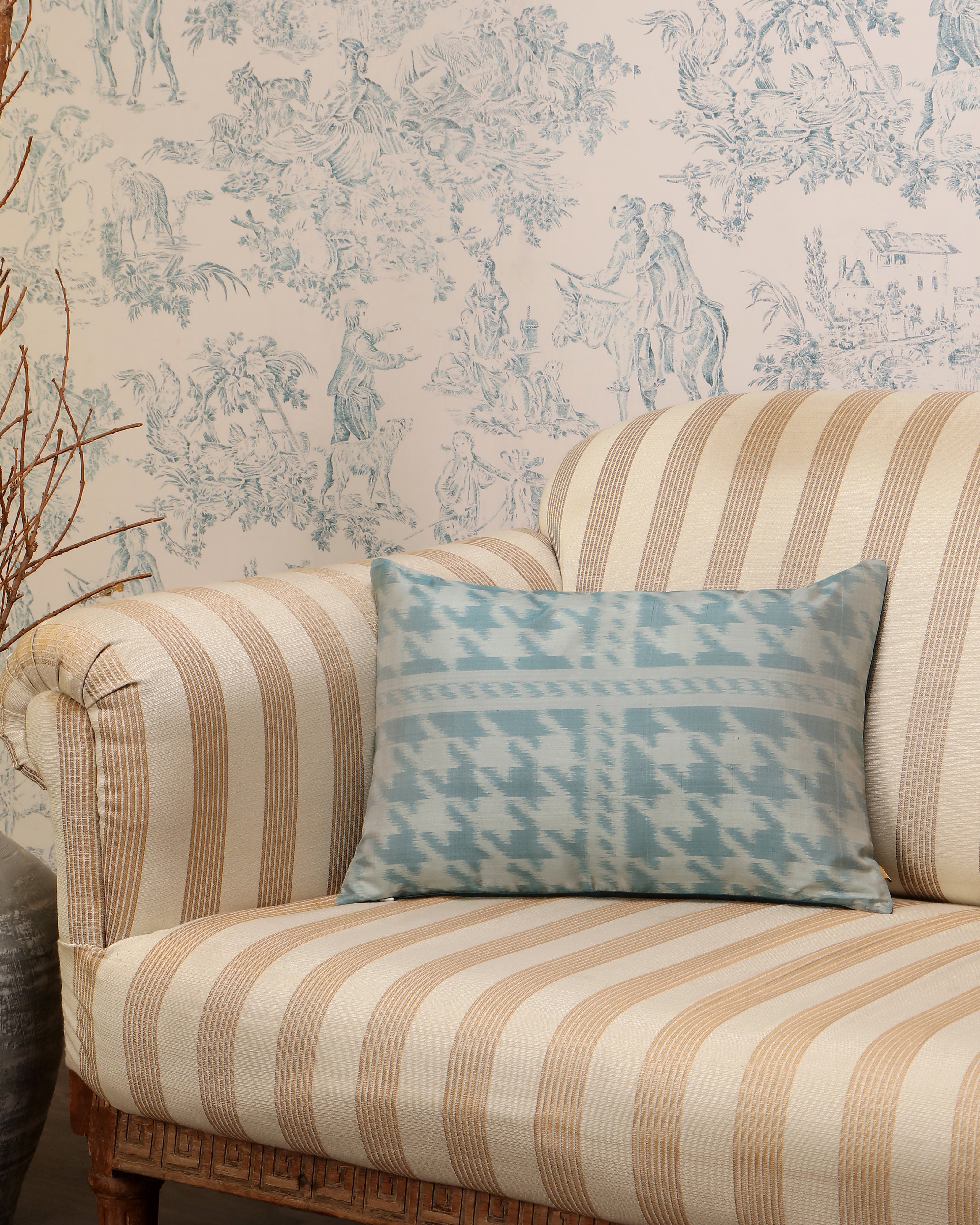 Hounds Tooth Pochampally Weft Ikat Silk Cushion Cover