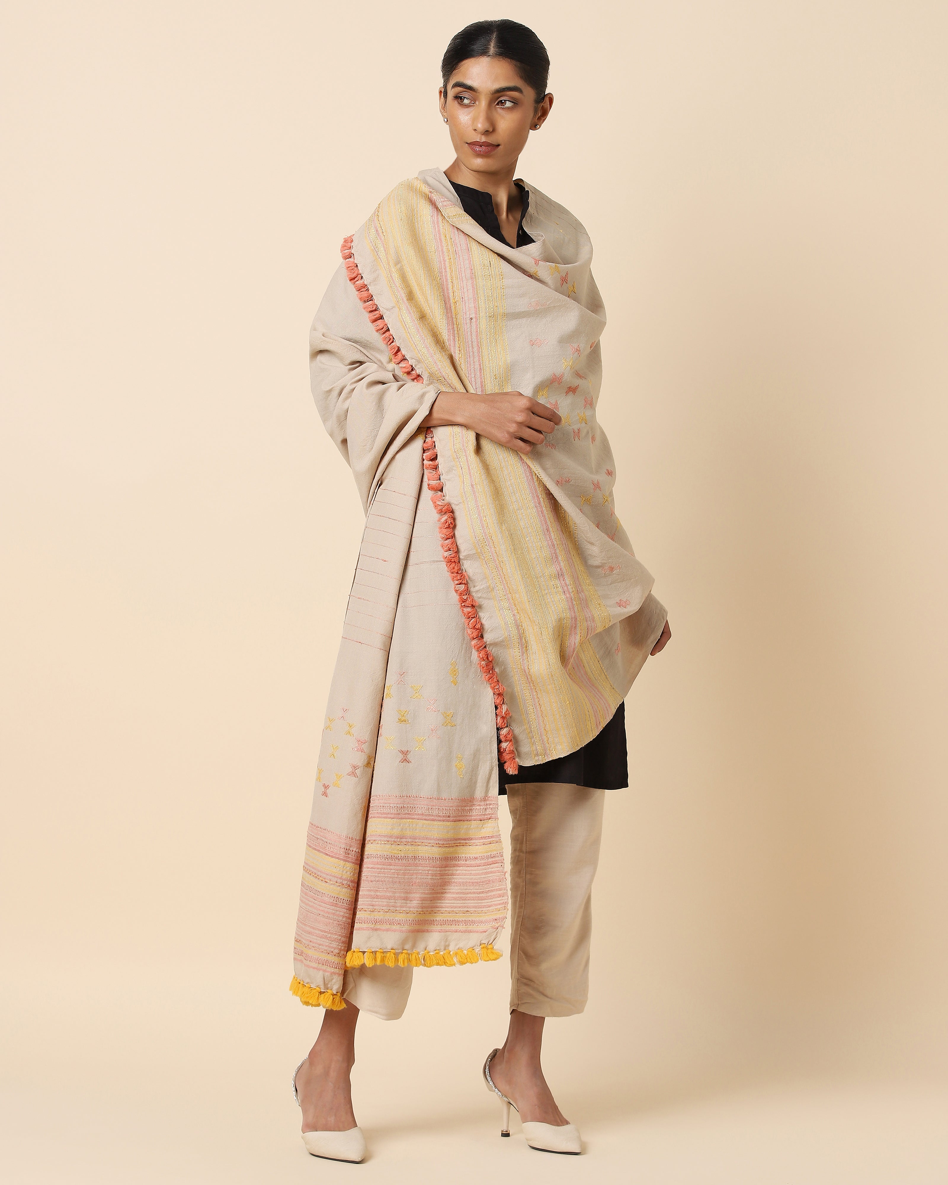 Malar Bhujodi Extra Weft Woolen Shawl