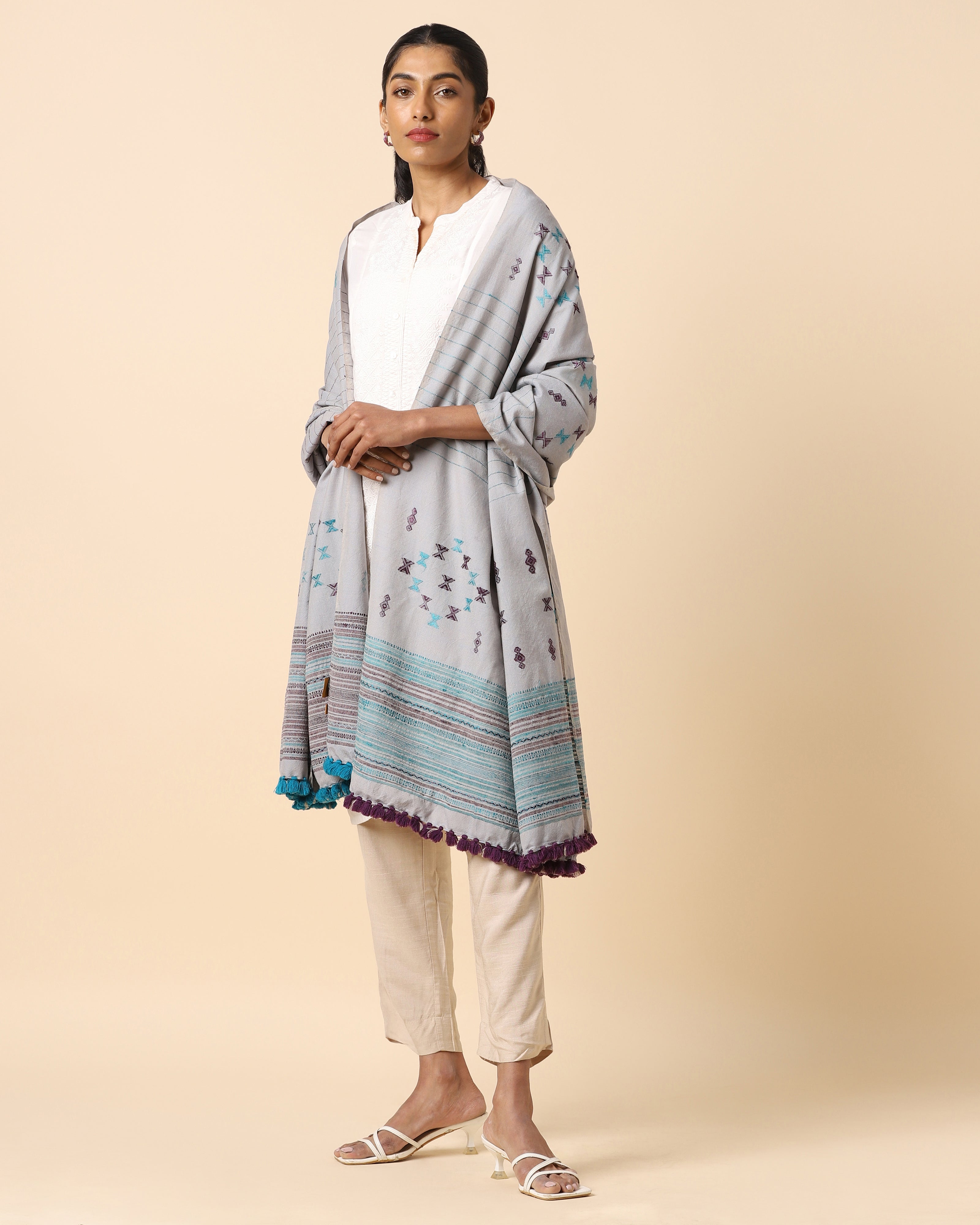 Malar Bhujodi Extra Weft Woolen Shawl