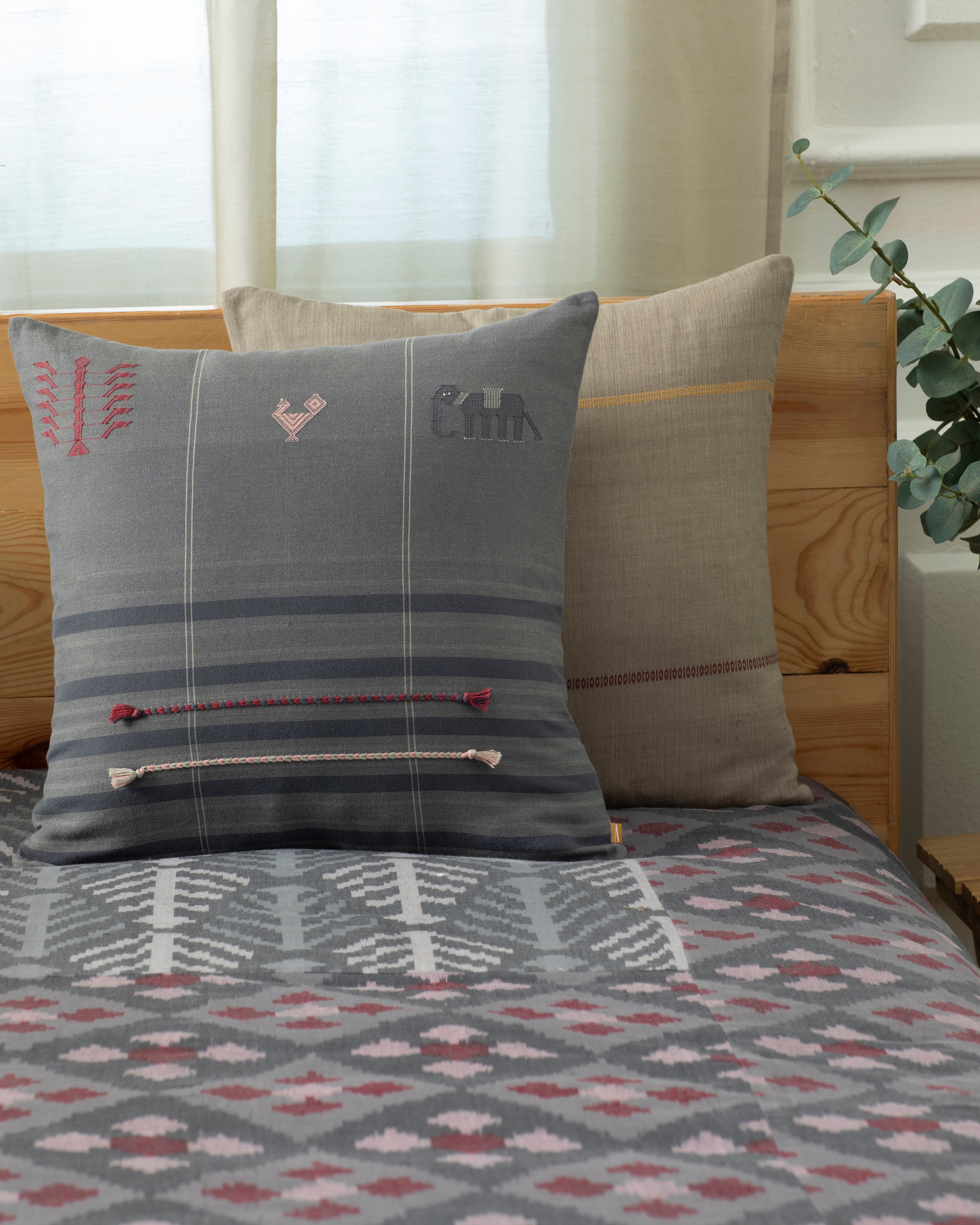 Appu Bhujodi Extra Weft Cotton Cushion Cover