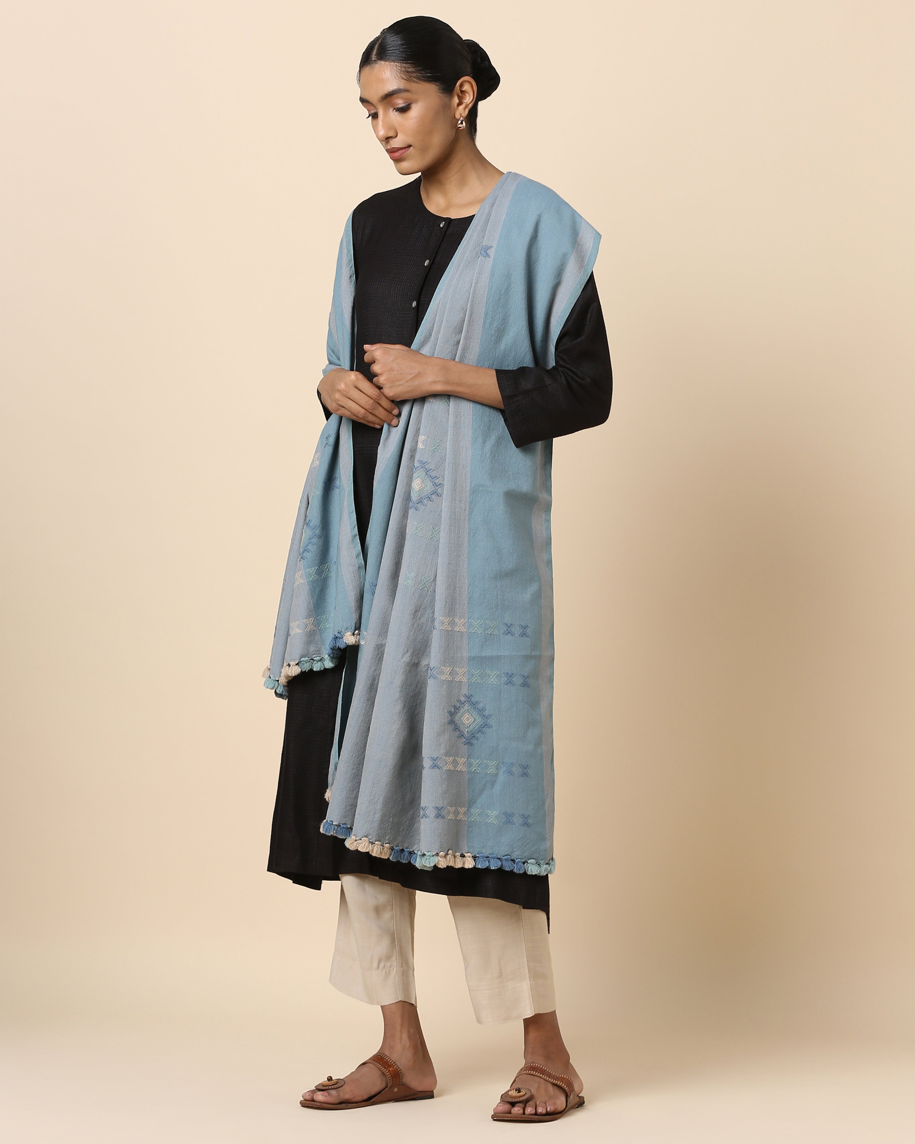 Lanuki Bhujodi Extra Weft Woolen Shawl