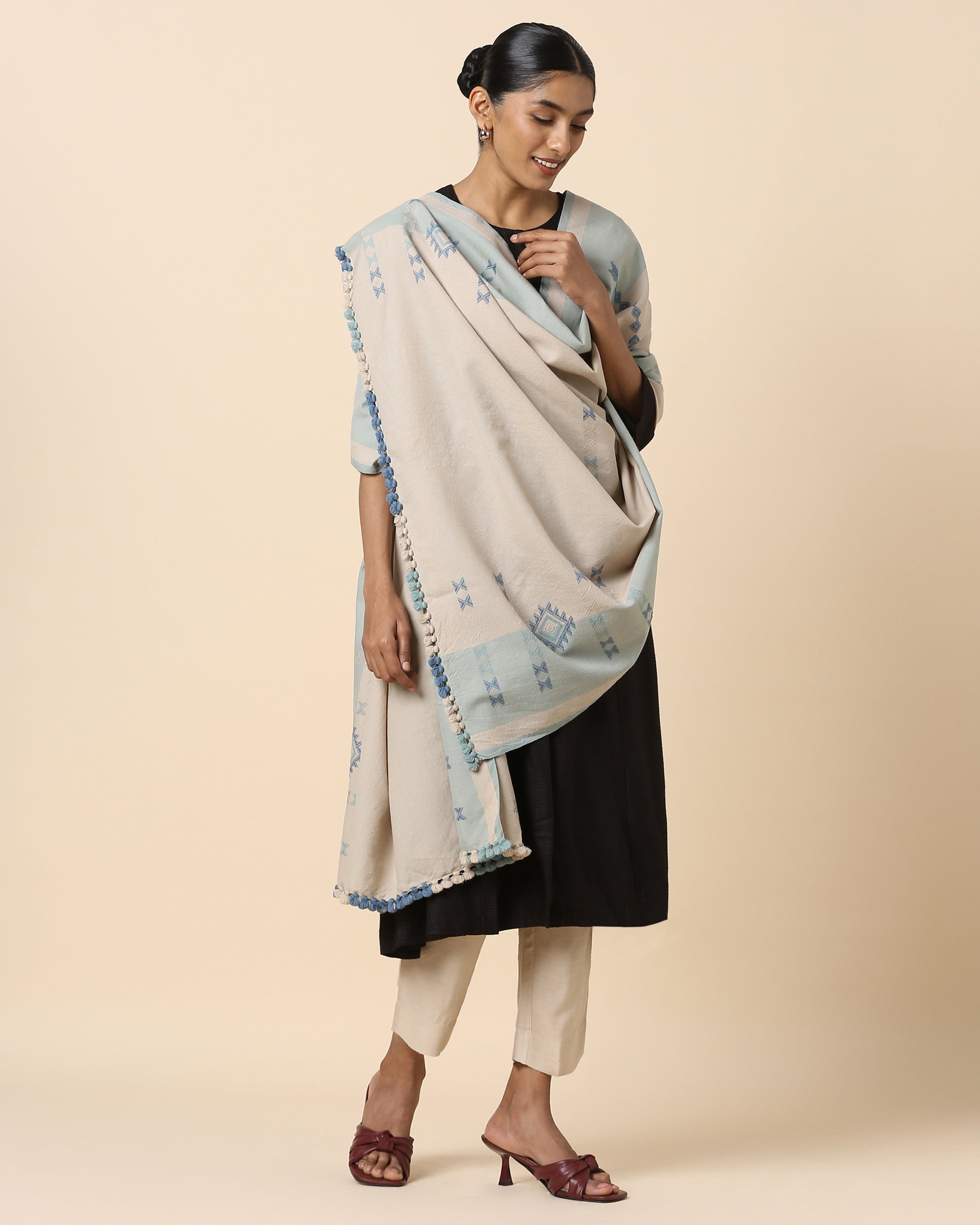 Lanuki Bhujodi Extra Weft Woolen Shawl