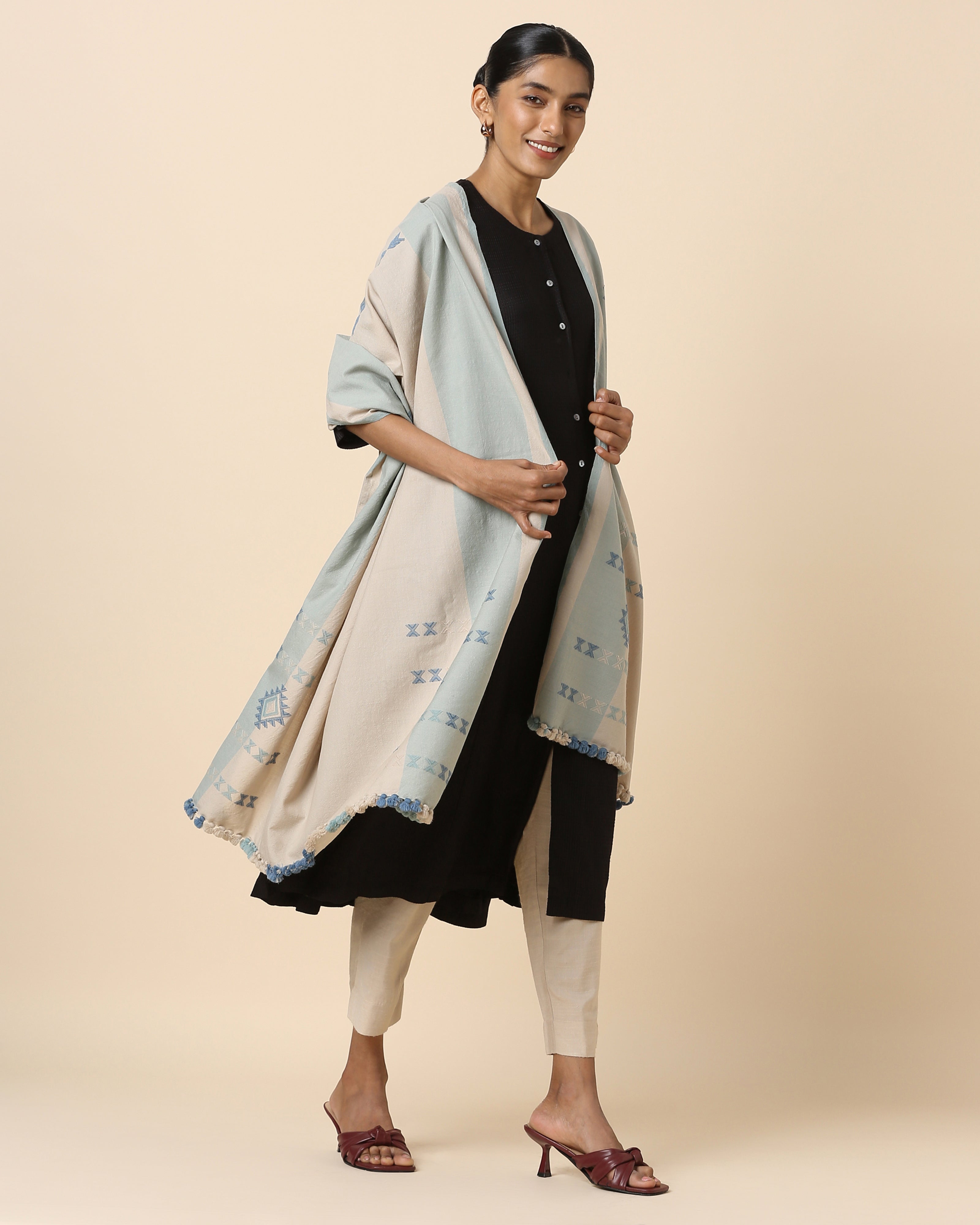 Lanuki Bhujodi Extra Weft Woolen Shawl