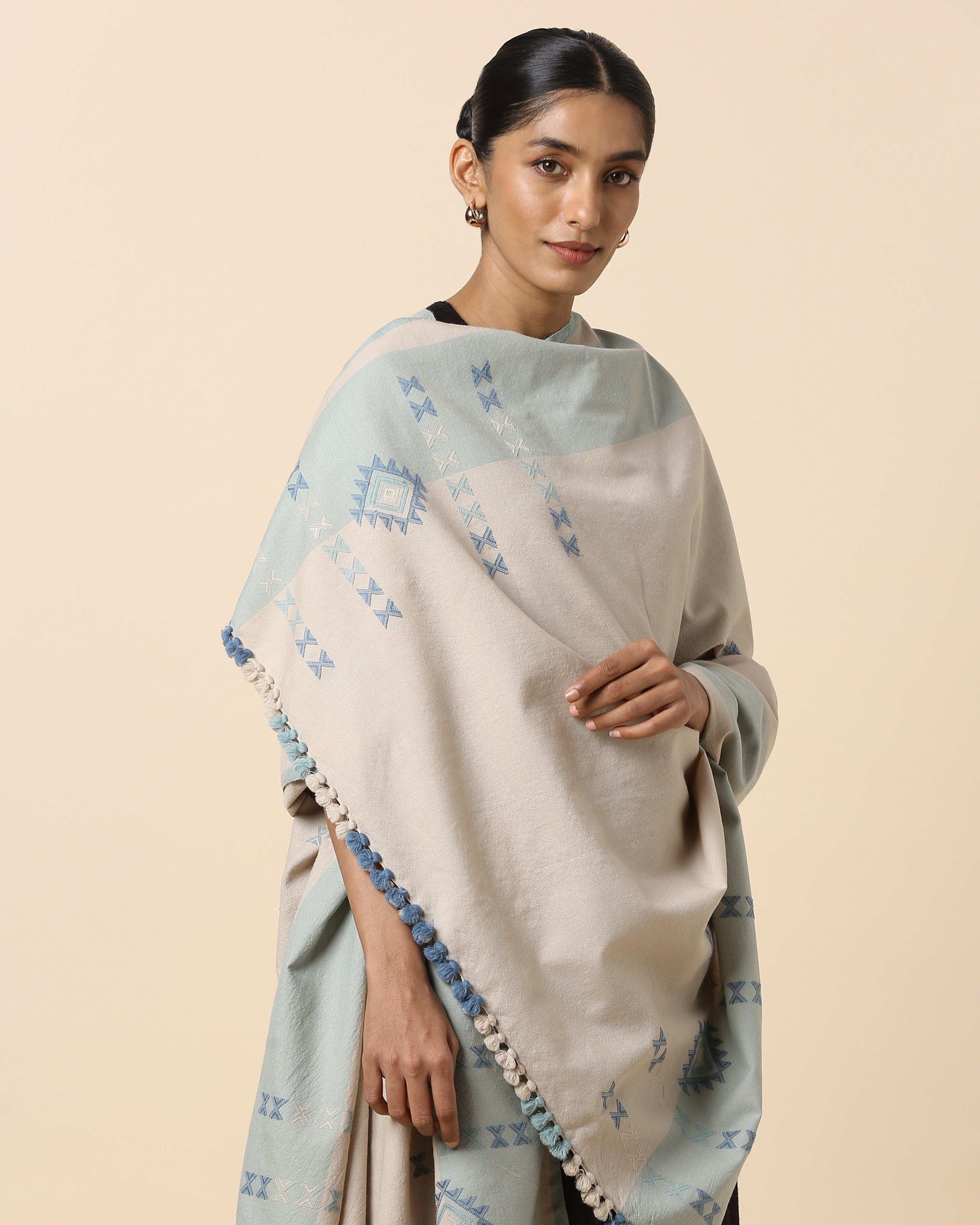 Lanuki Bhujodi Extra Weft Woolen Shawl