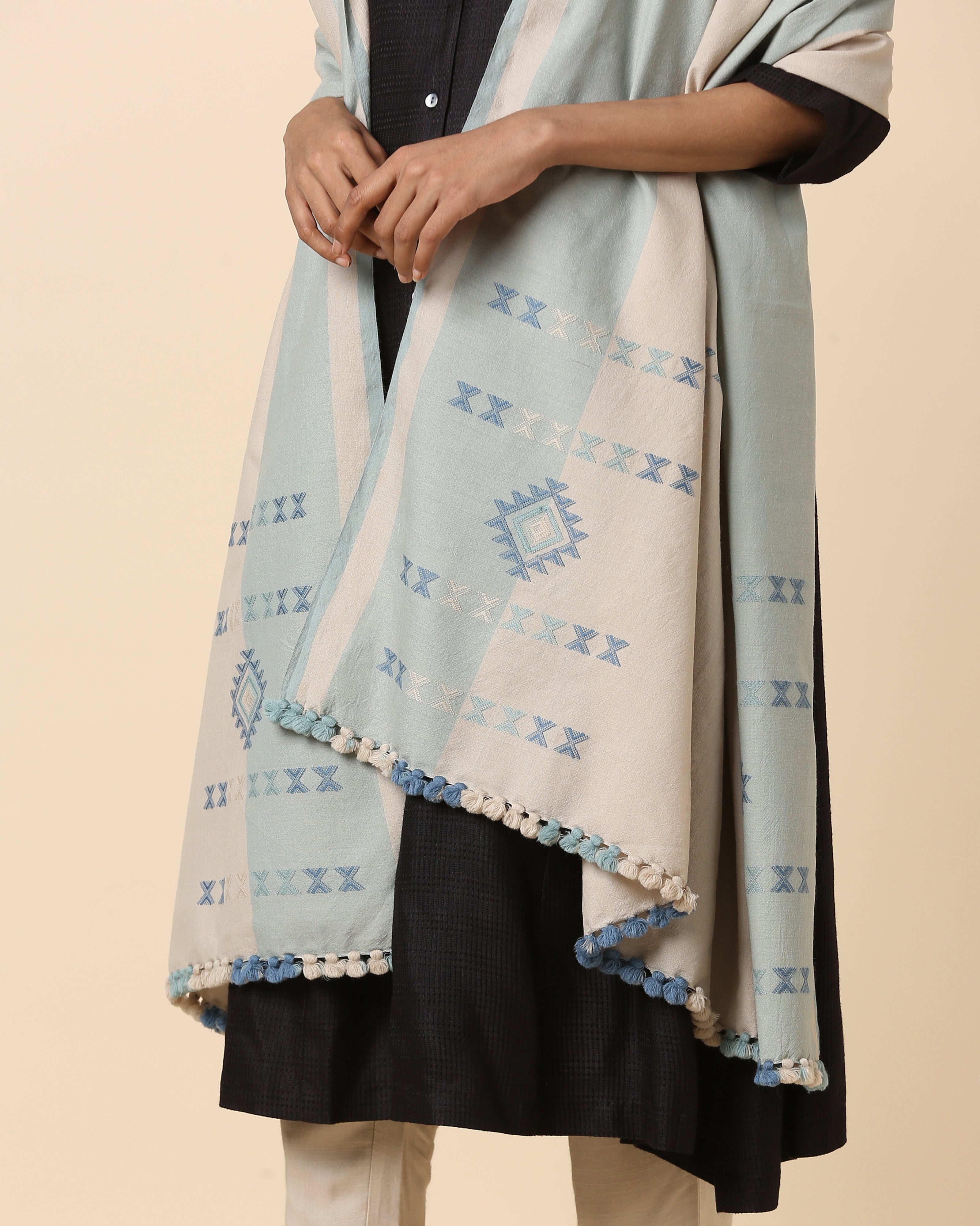 Lanuki Bhujodi Extra Weft Woolen Shawl