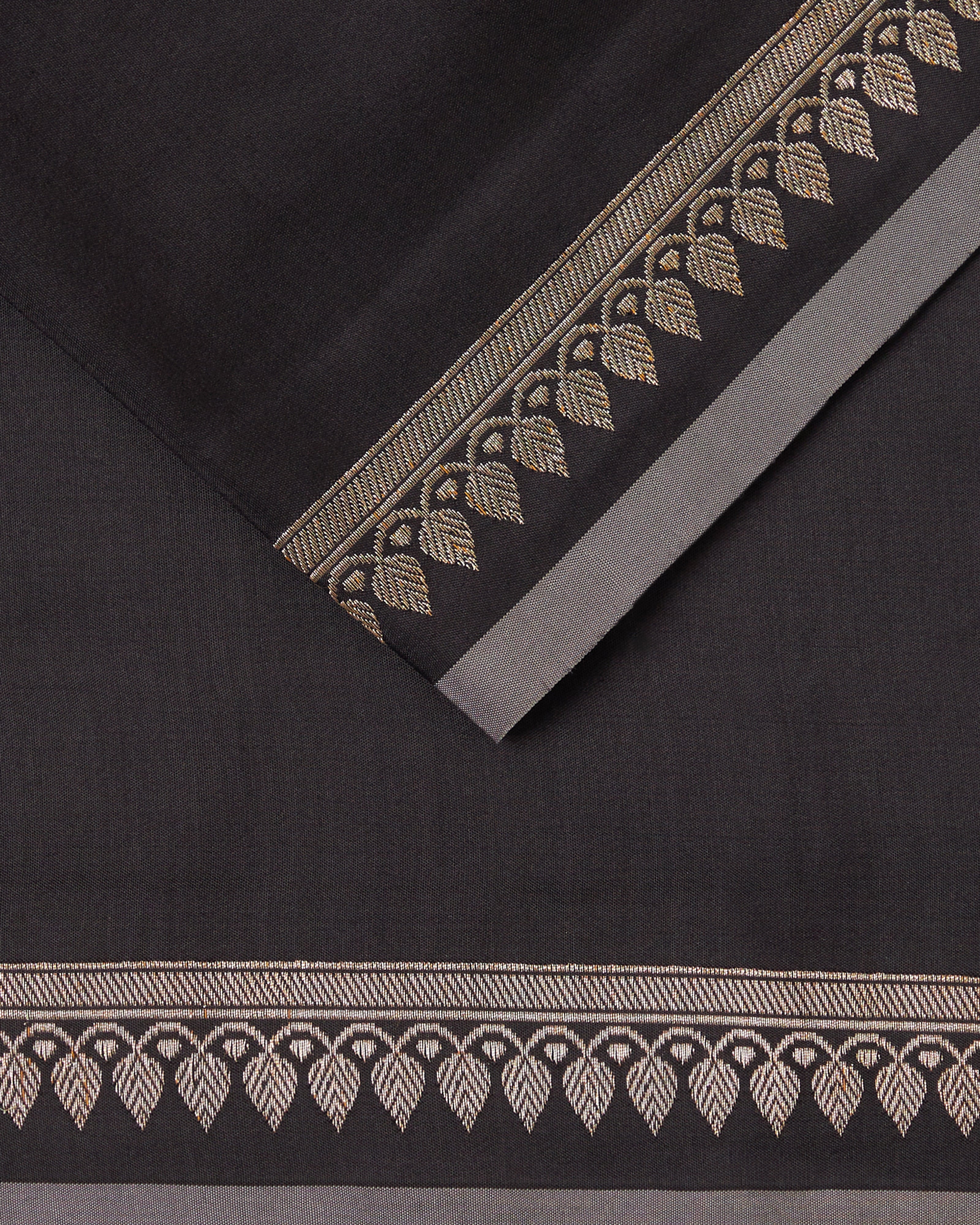 Dayita Banarasi Rangkaat Silk Saree