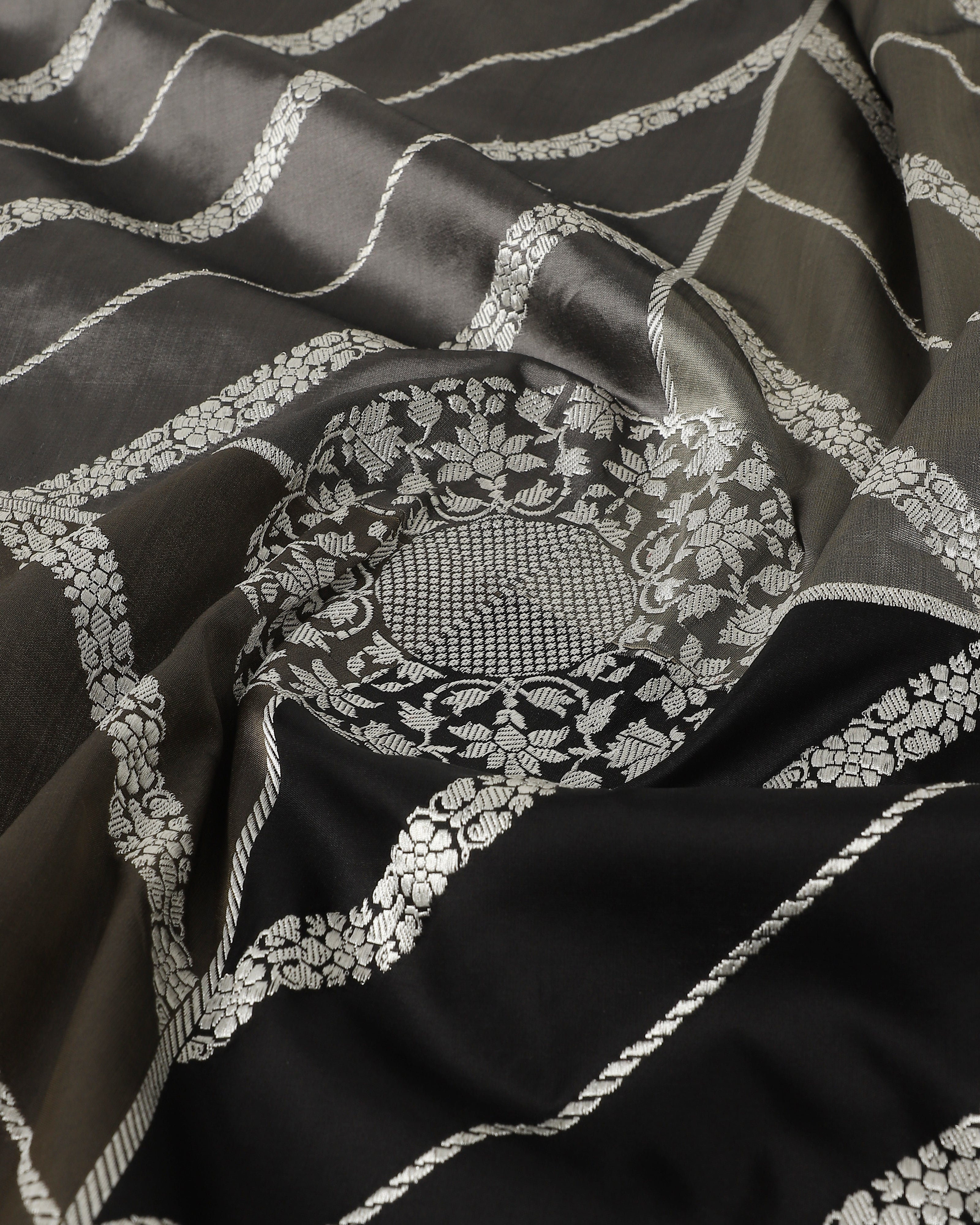 Aloka Banarasi Rangkaat Kadwa Silk Saree