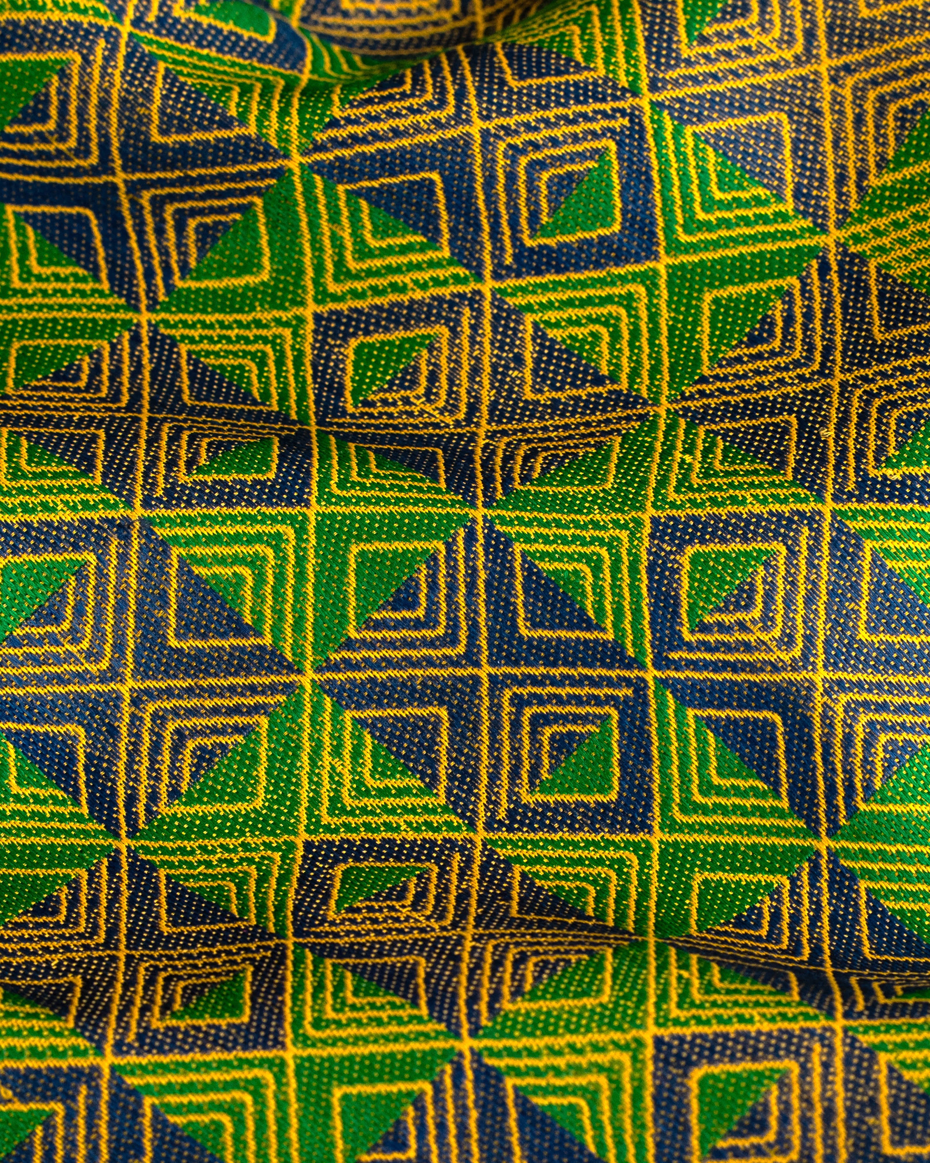 Riddhi Banarasi Tanchoi Silk Suit Fabric