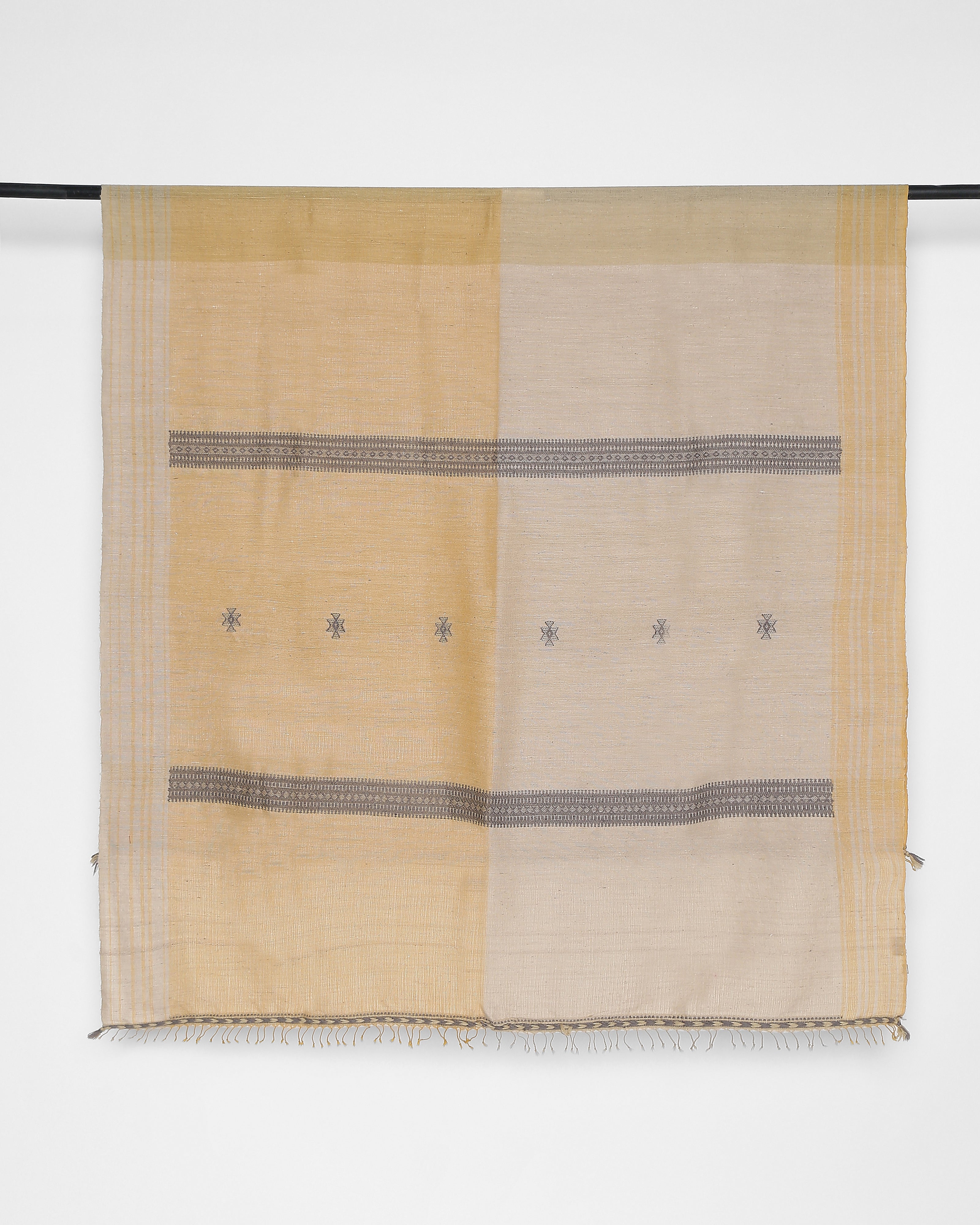 Edetta Bhujodi Extra Weft Woolen Throw