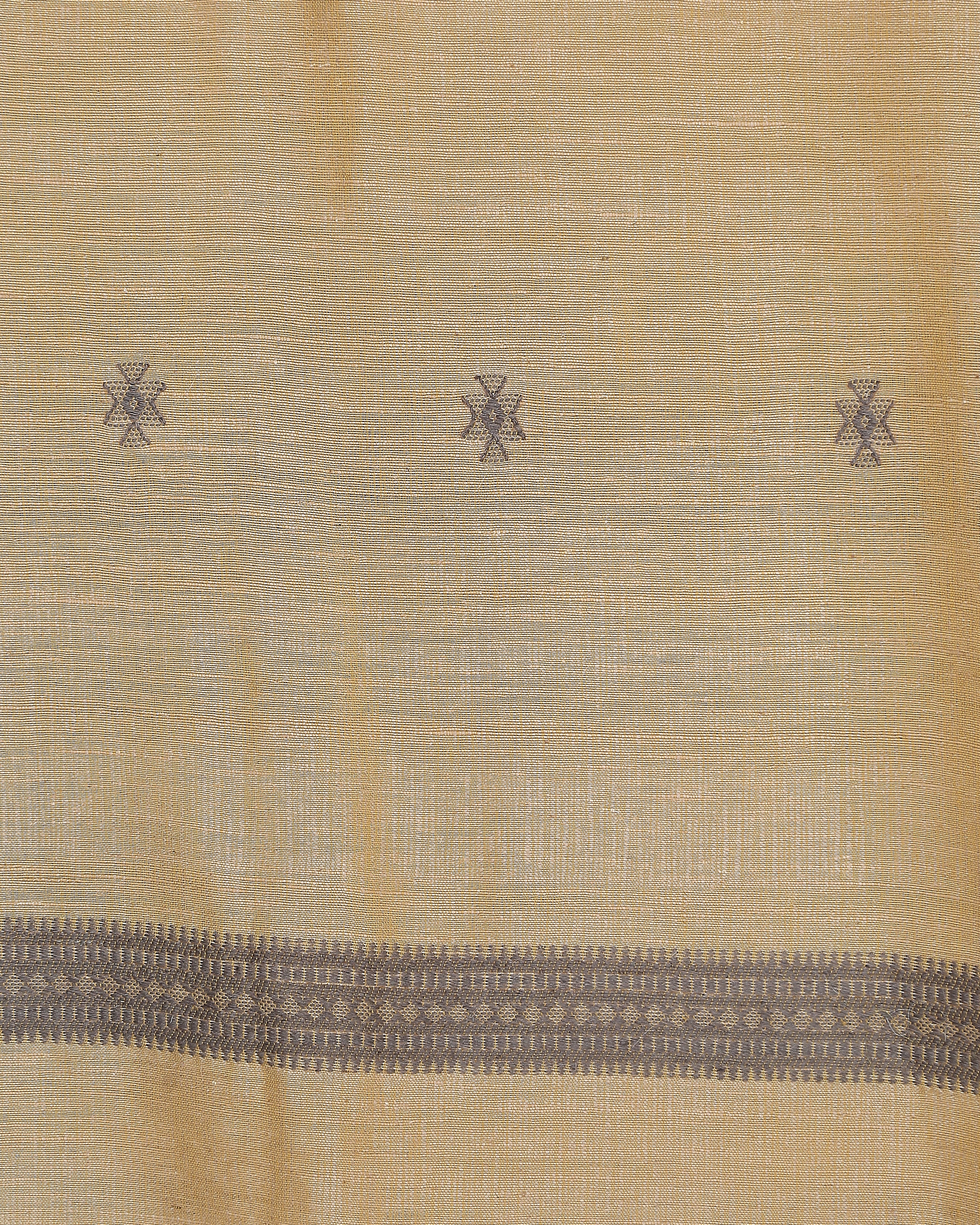 Edetta Bhujodi Extra Weft Woolen Throw