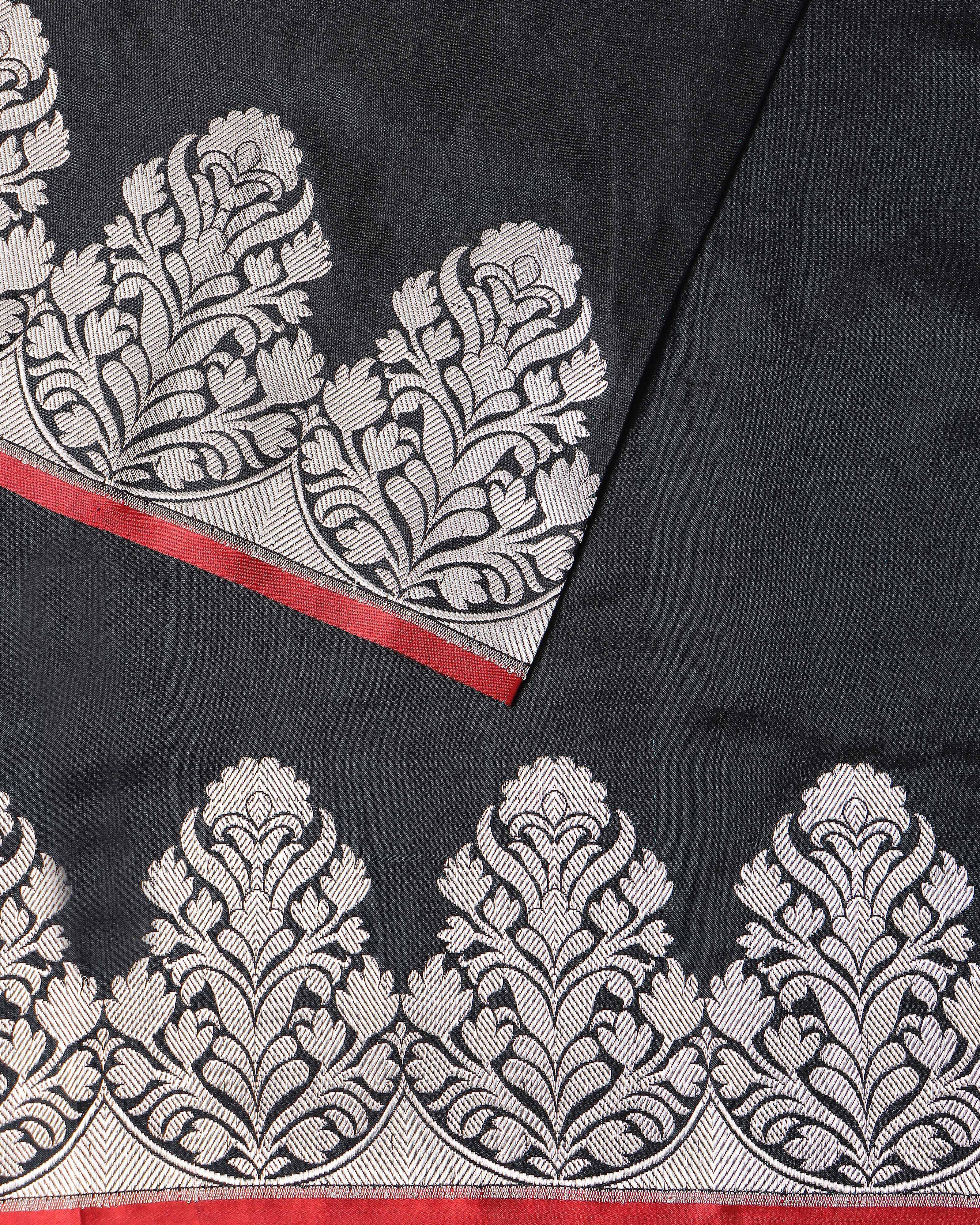 Tvarita Banarasi Tanchoi And Kadwa Silk Saree