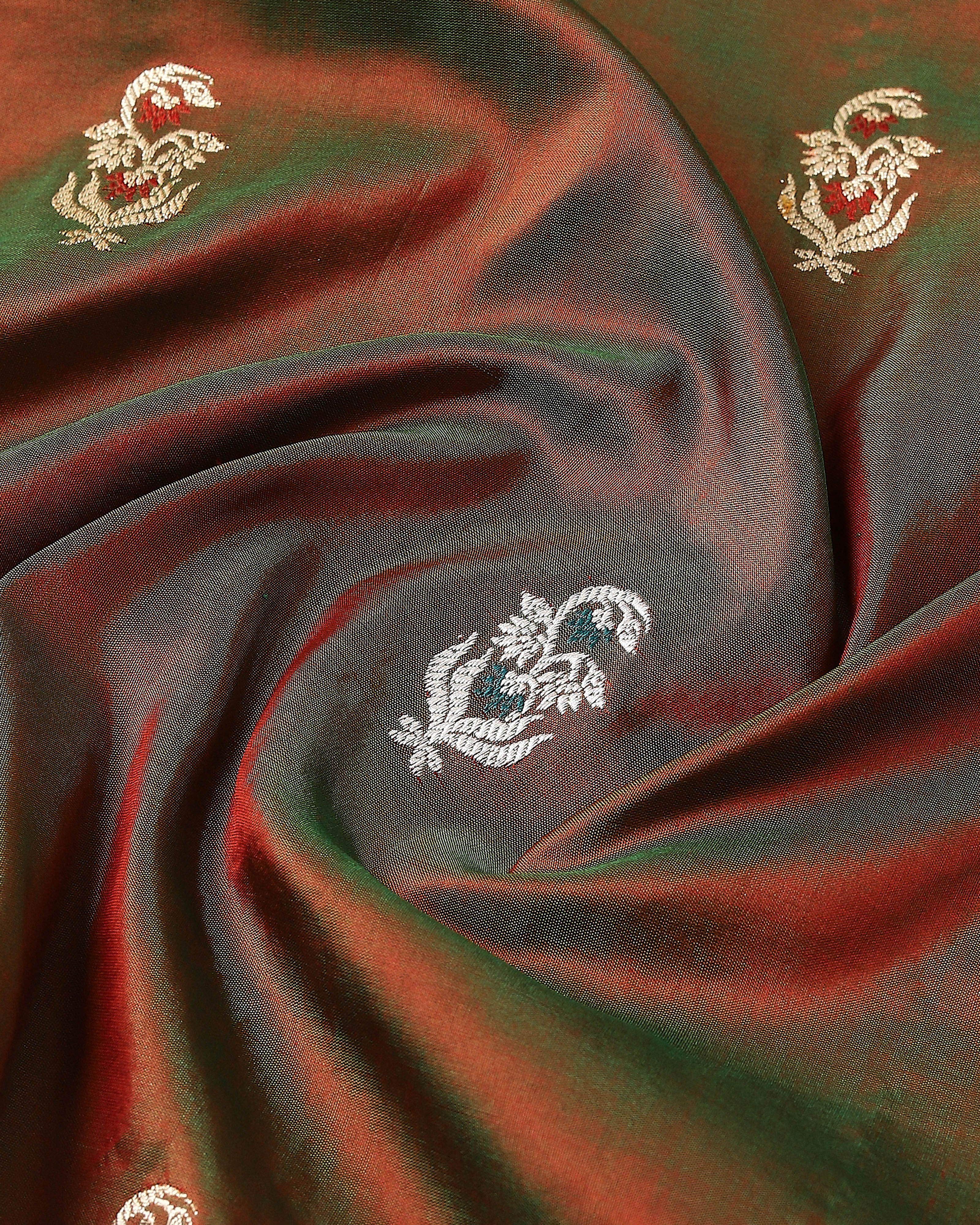 Malgun Banarasi Kadwa Silk Saree