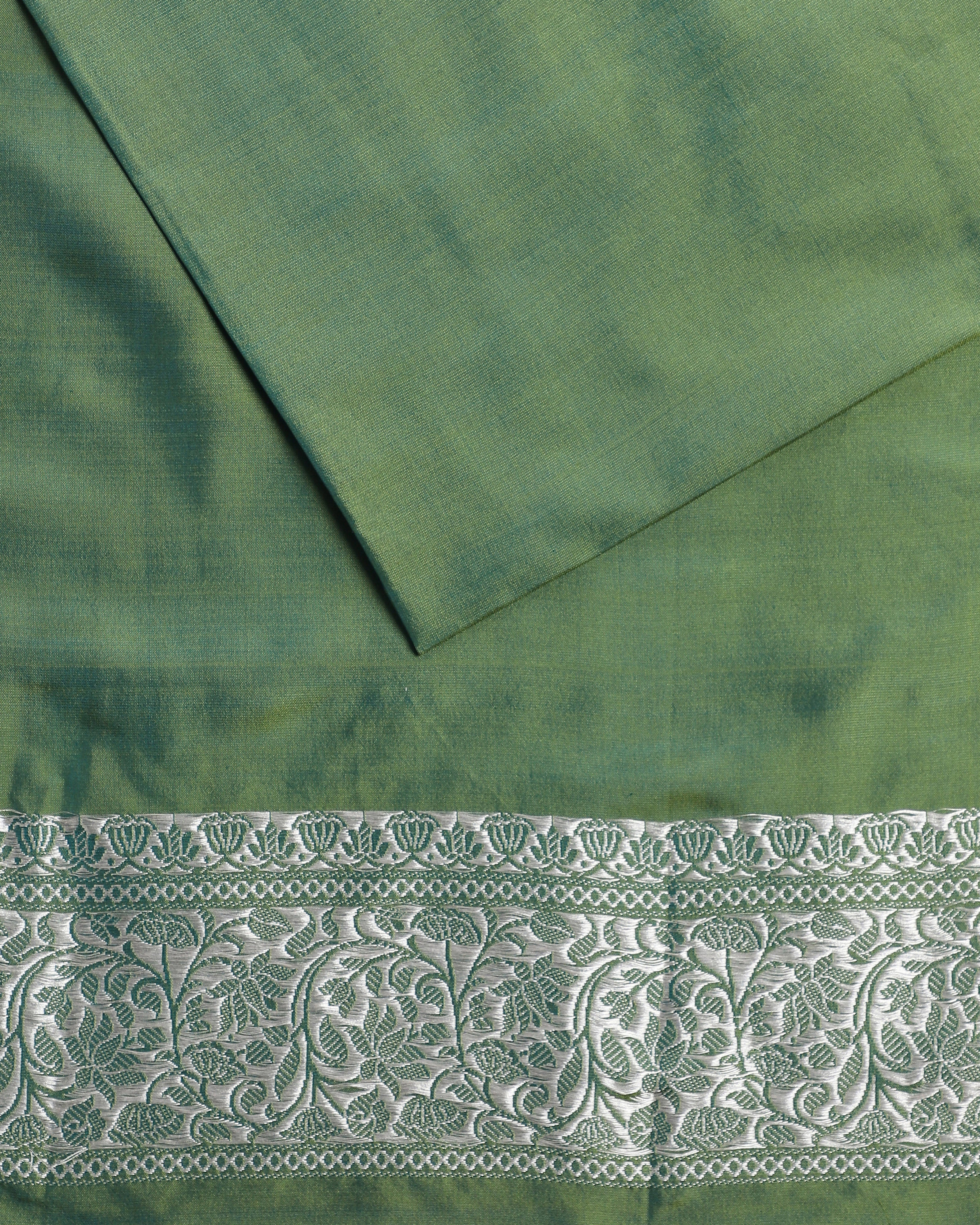 Aayla Banarasi Kadwa Silk Saree