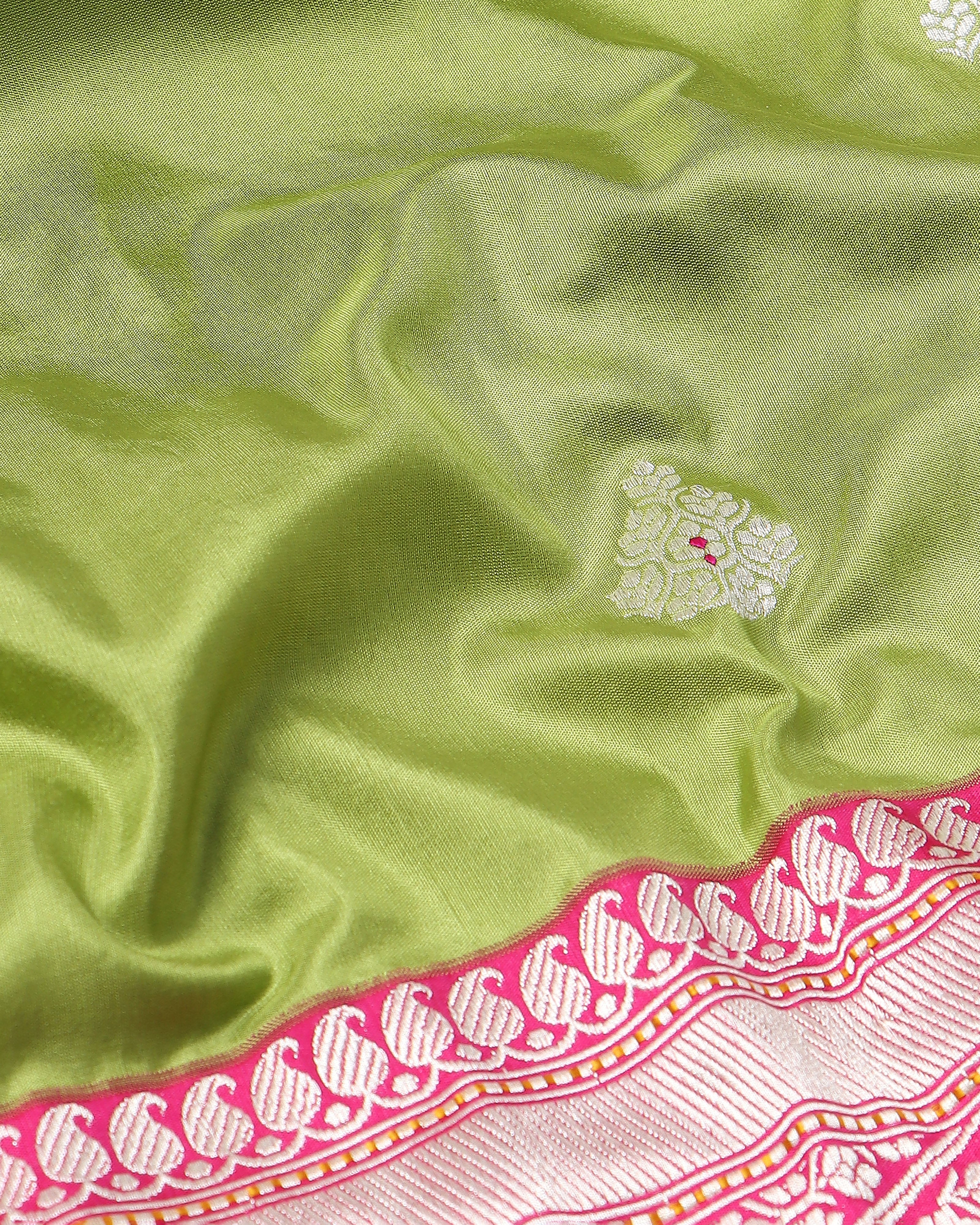 Nilaah Banarasi Kadwa Silk Saree