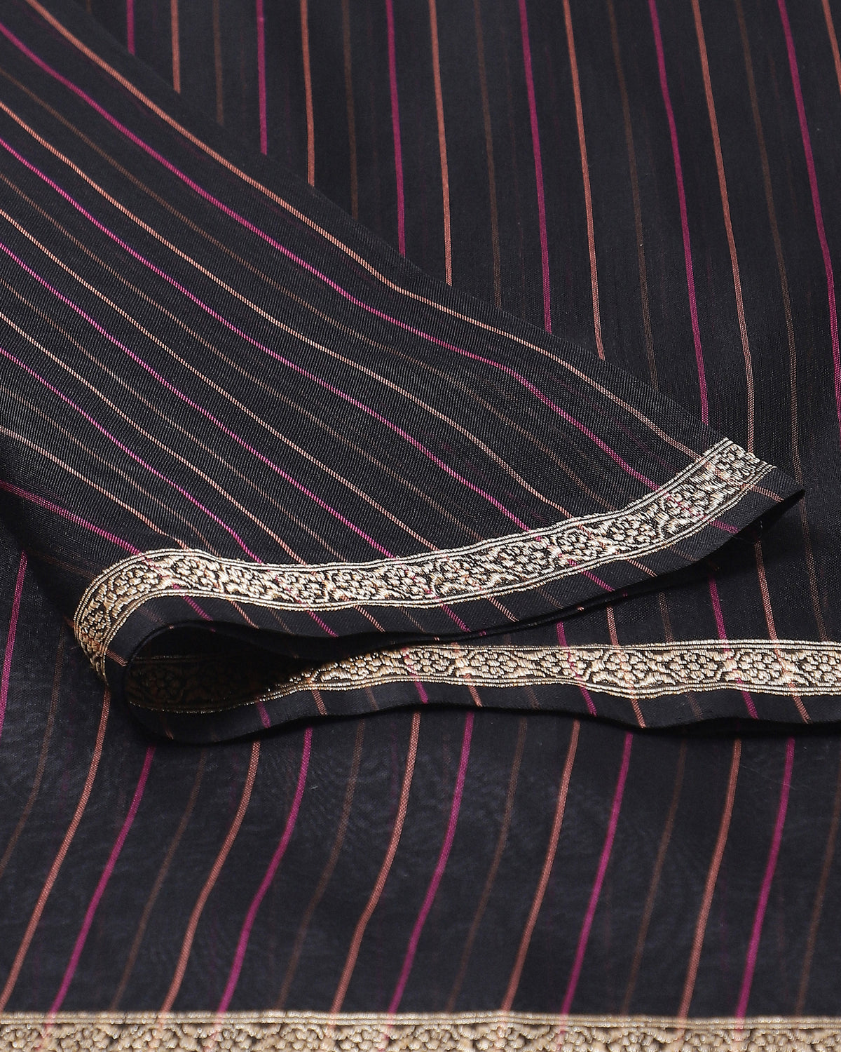 Yakshini Banarasi Kadwa Cotton Saree