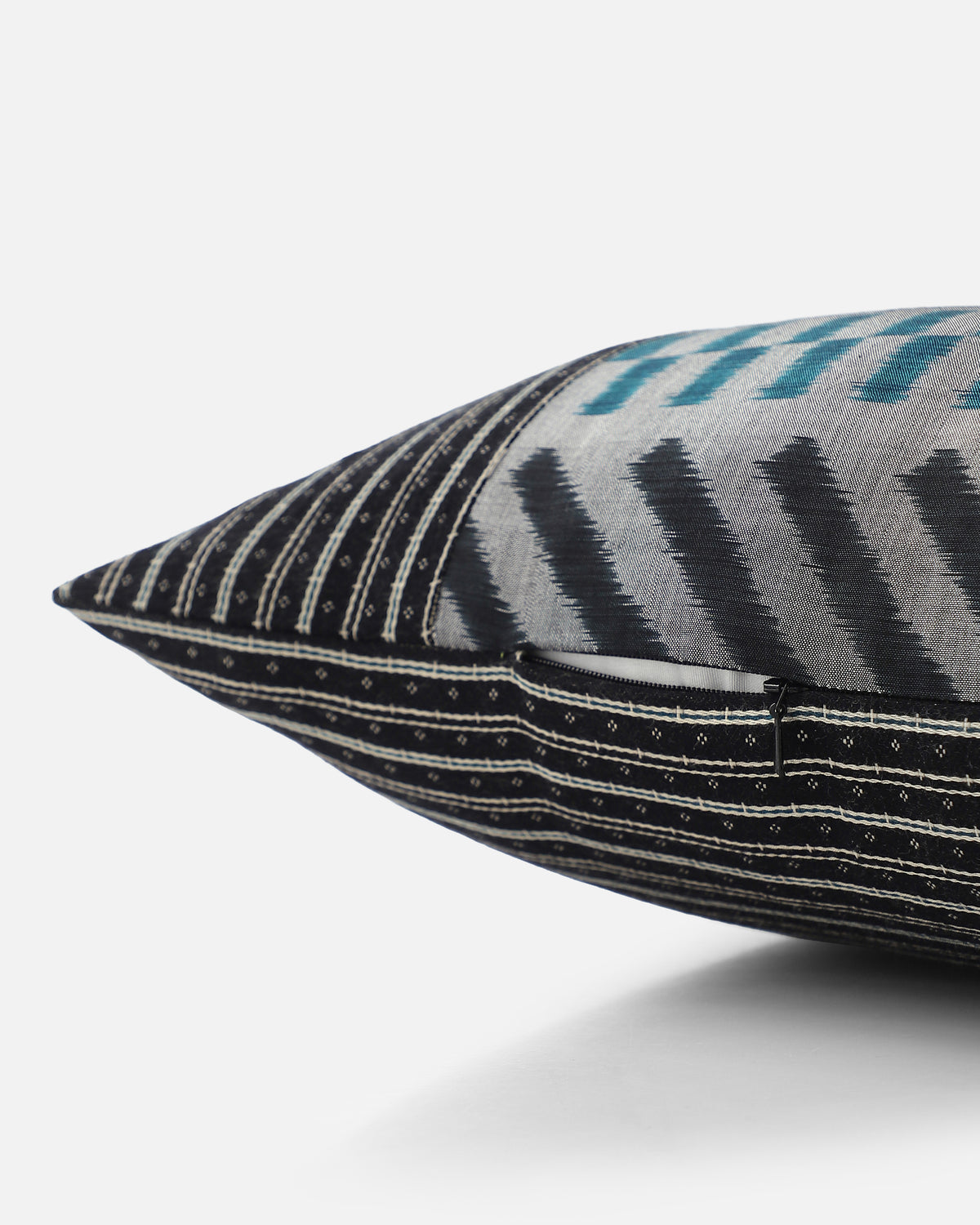 Zune Pochampally Weft Ikat Cotton Silk Cushion Cover