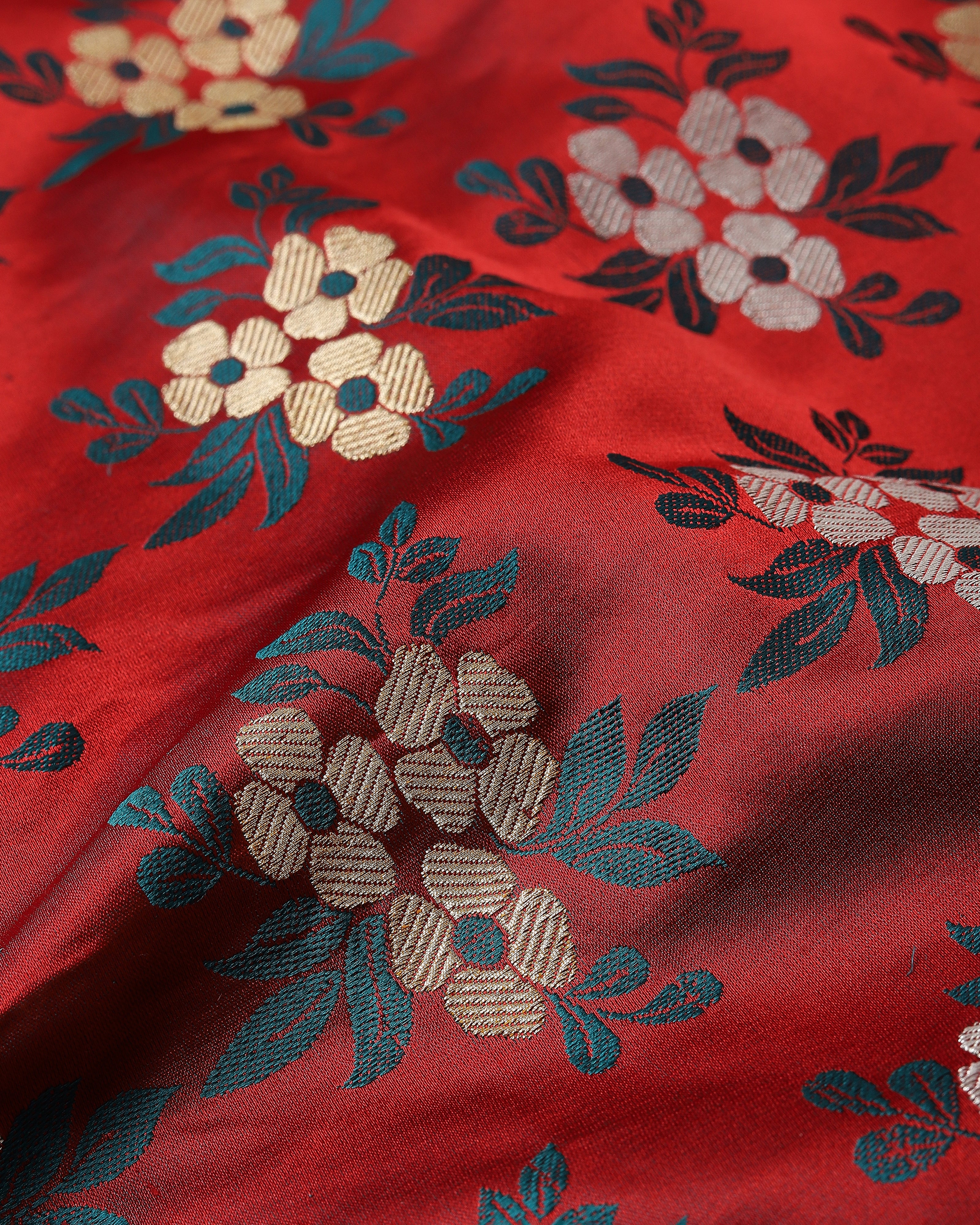 Salena Banarasi Tanchoi Silk Saree