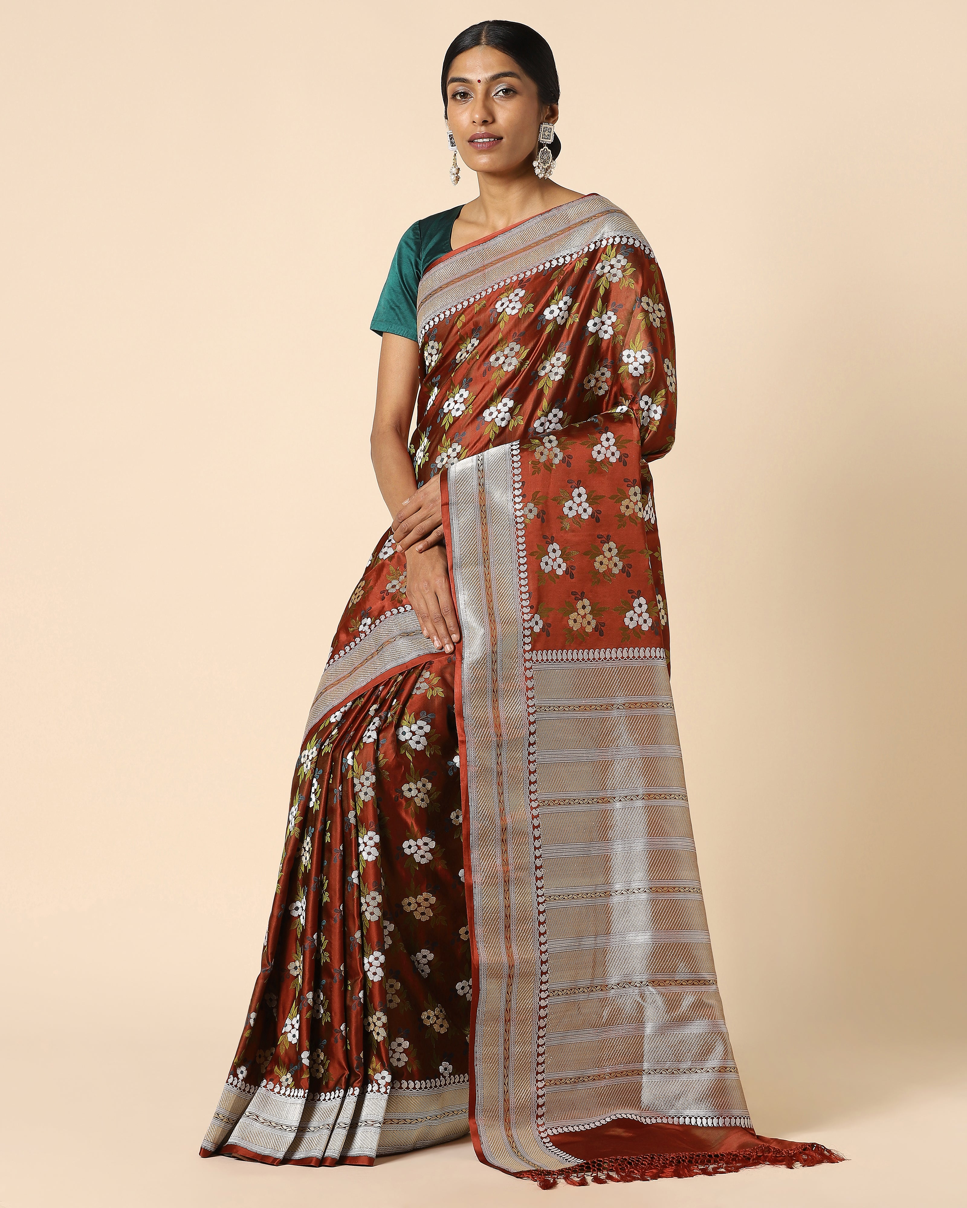 Salena Banarasi Tanchoi Silk Saree