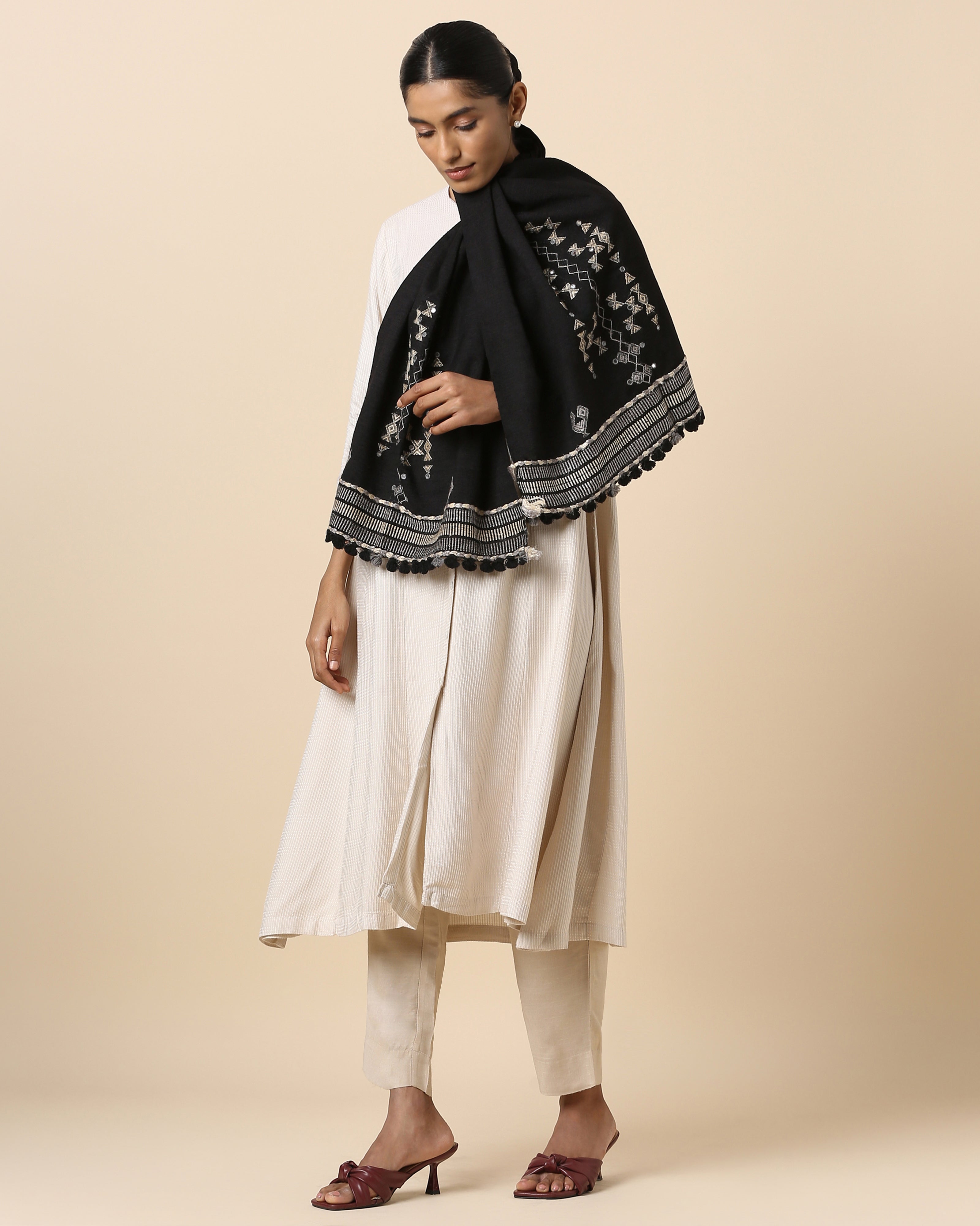 Daroji Bhujodi Extra Weft Wool Silk Stole