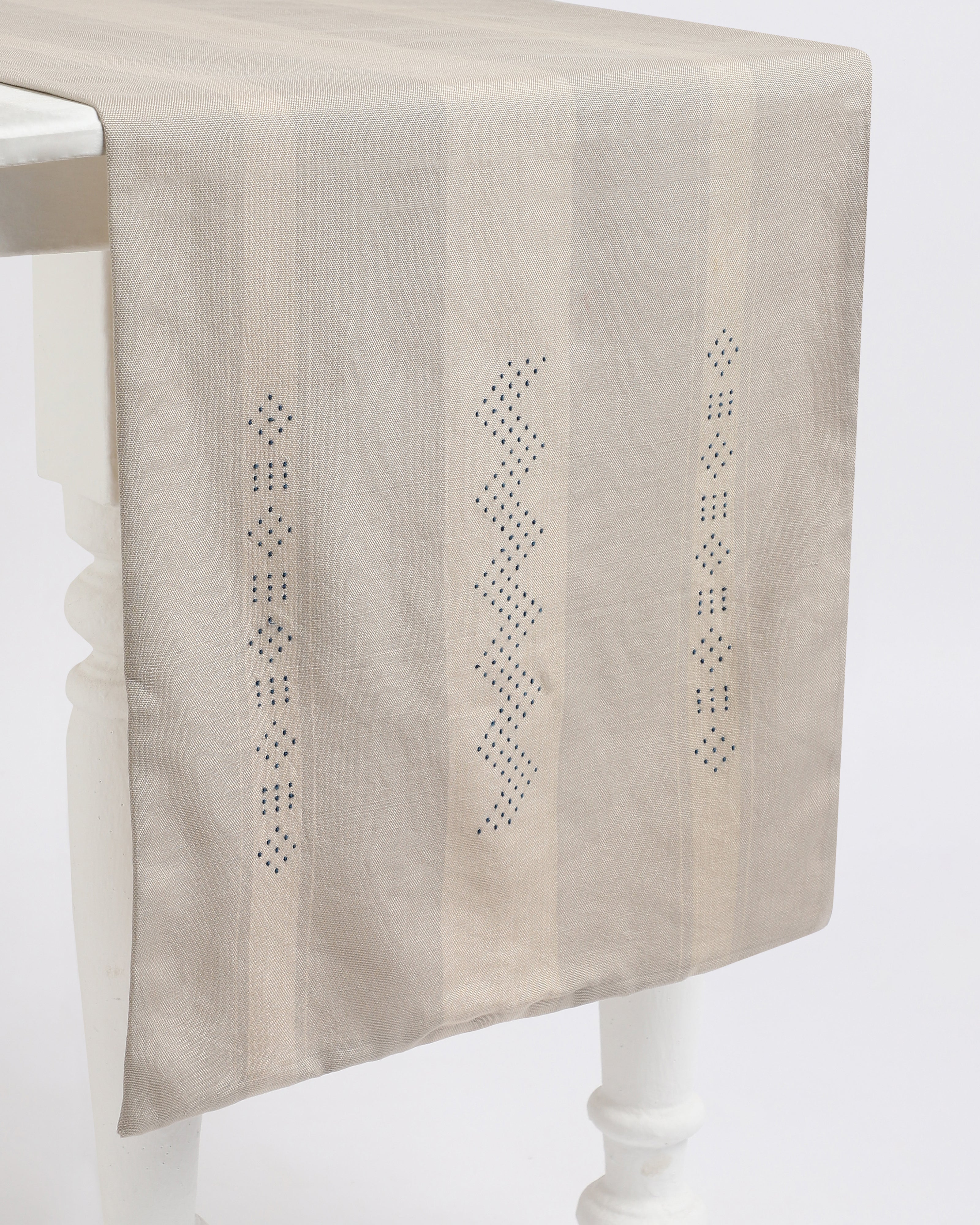 Diyar Bhujodi Tangalia Cotton Table Runner