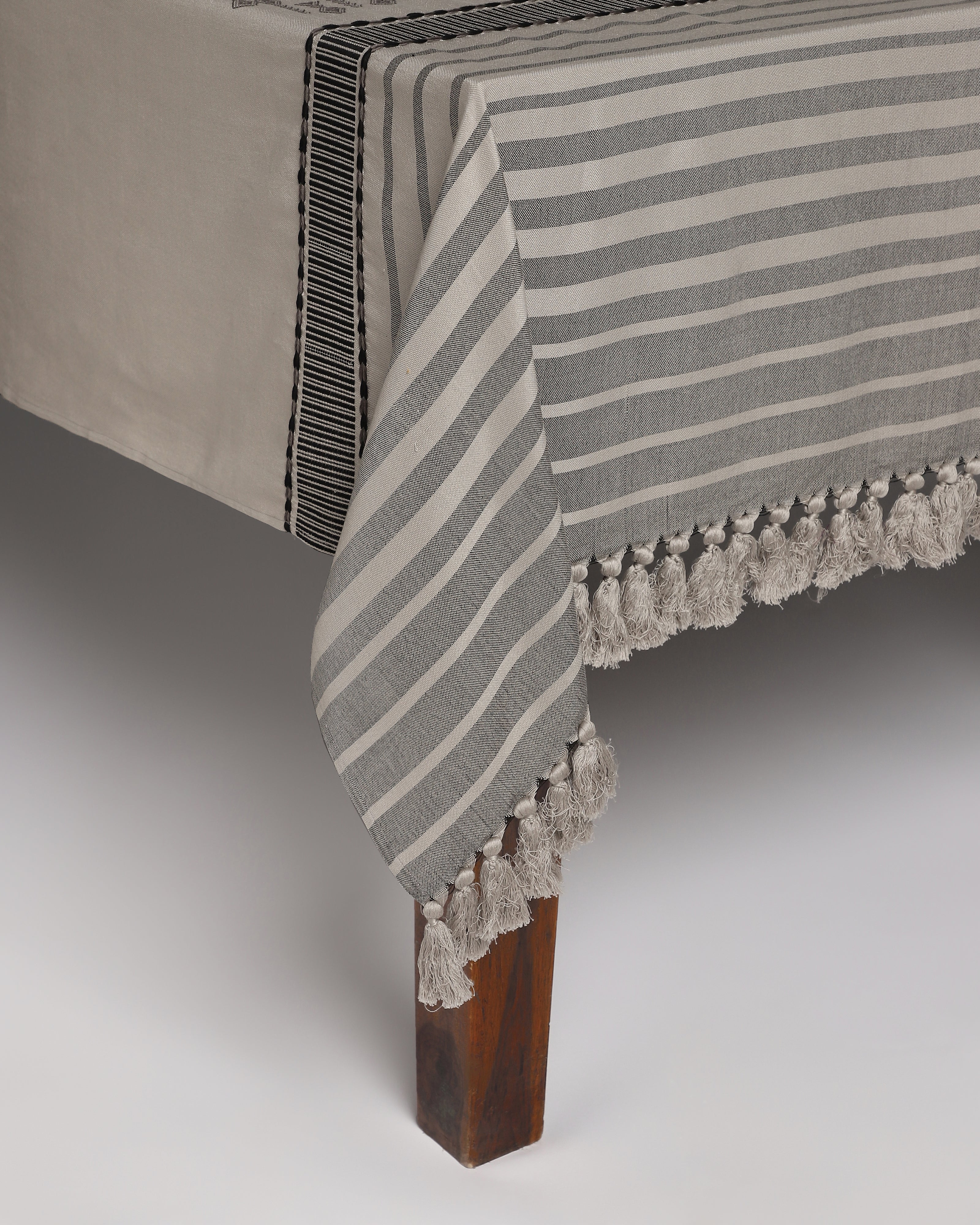 Tier Bhujodi Extra Weft Cotton Table Cover