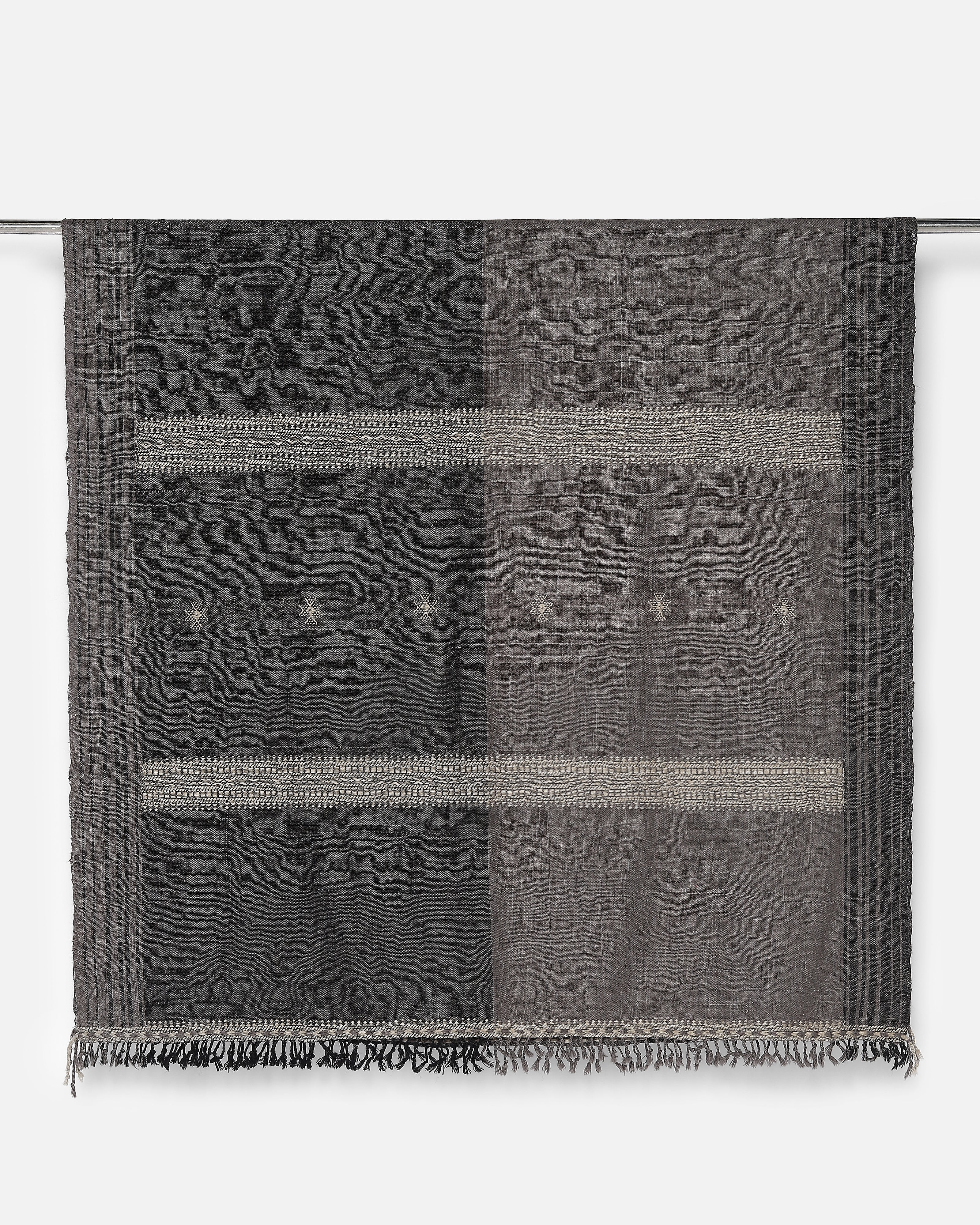 Edetta Bhujodi Extra Weft Woolen Throw