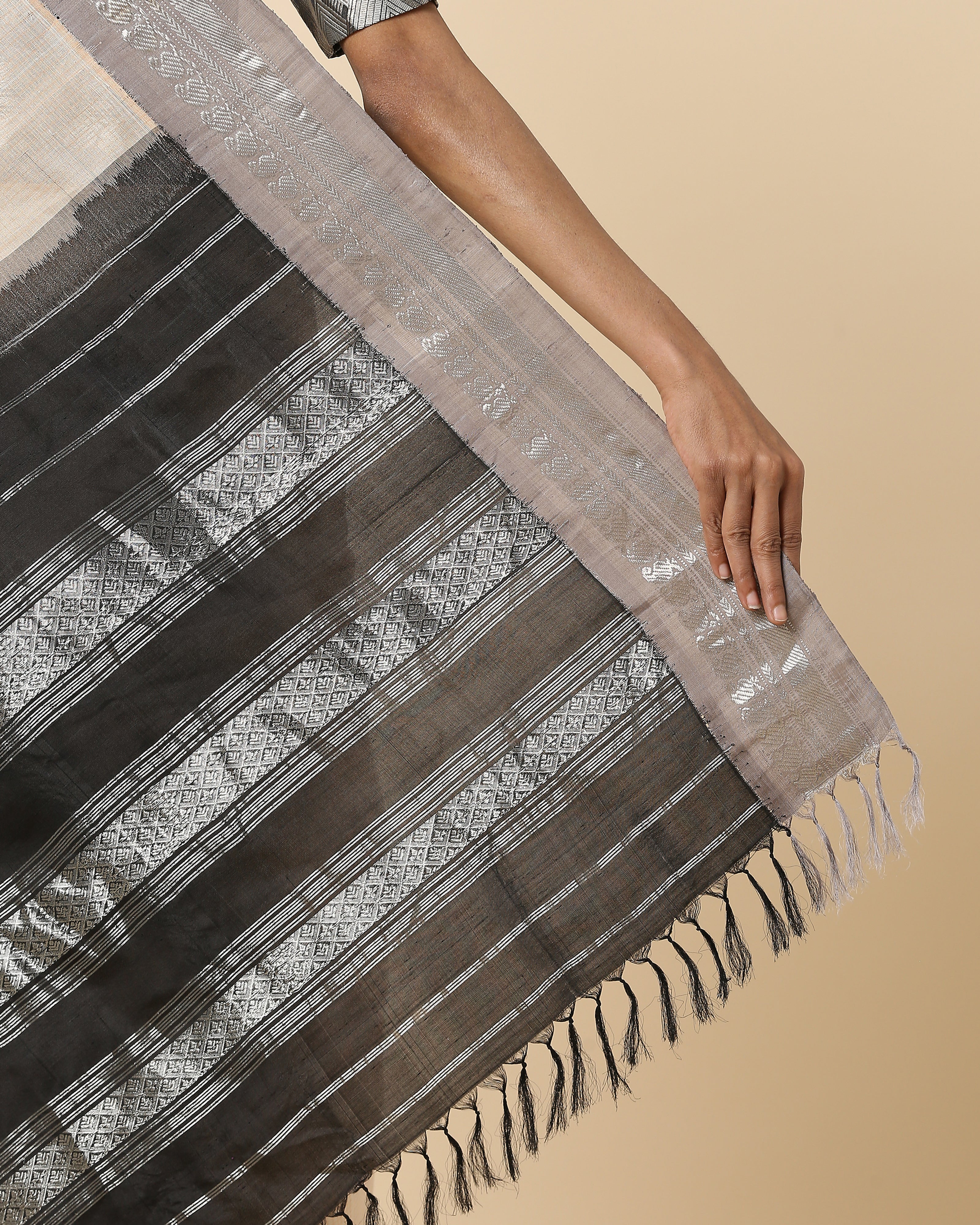 Abanti Gadwal Kuttu Weave Cotton Saree