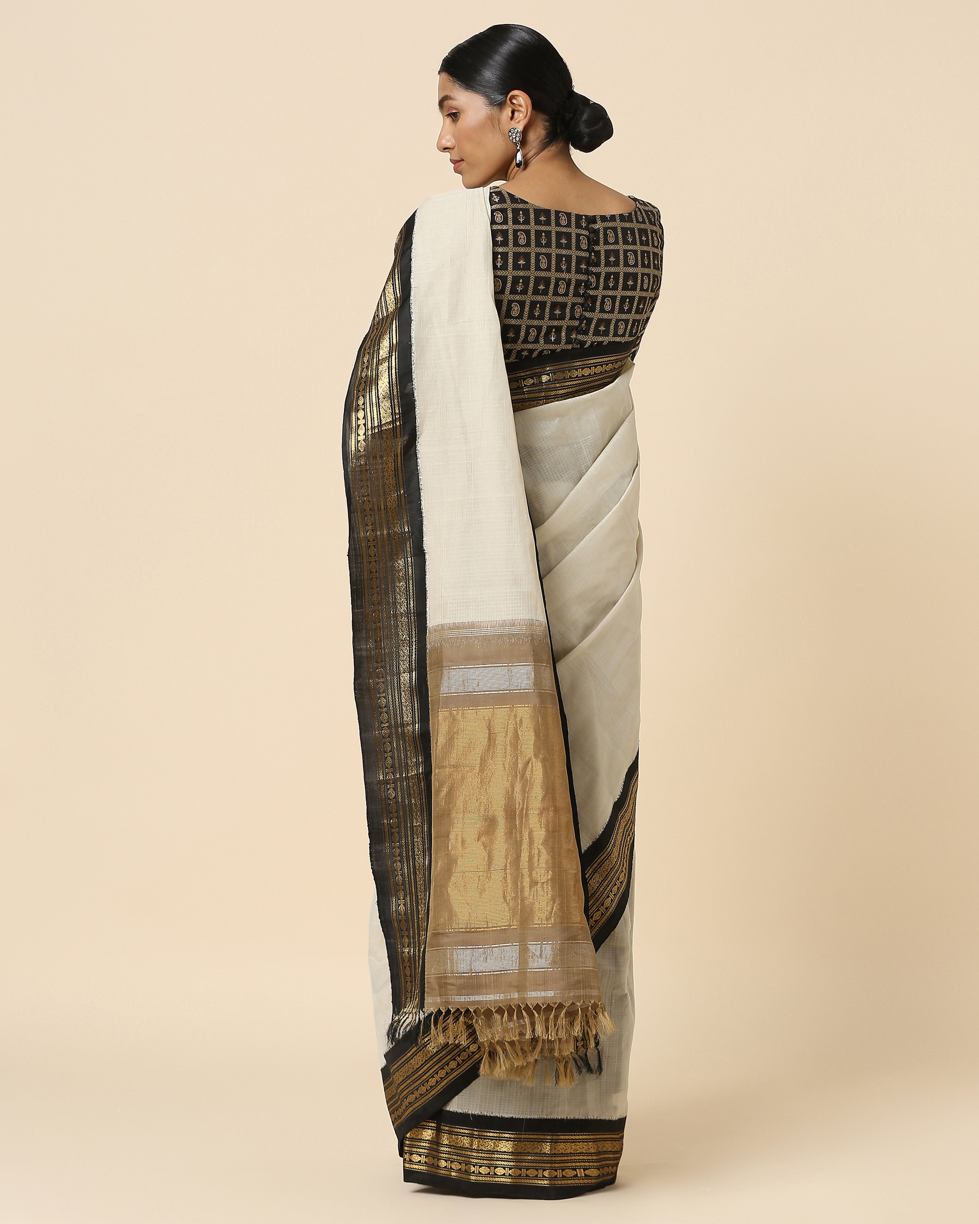 Jadora Gadwal Kuttu Weave Cotton Saree