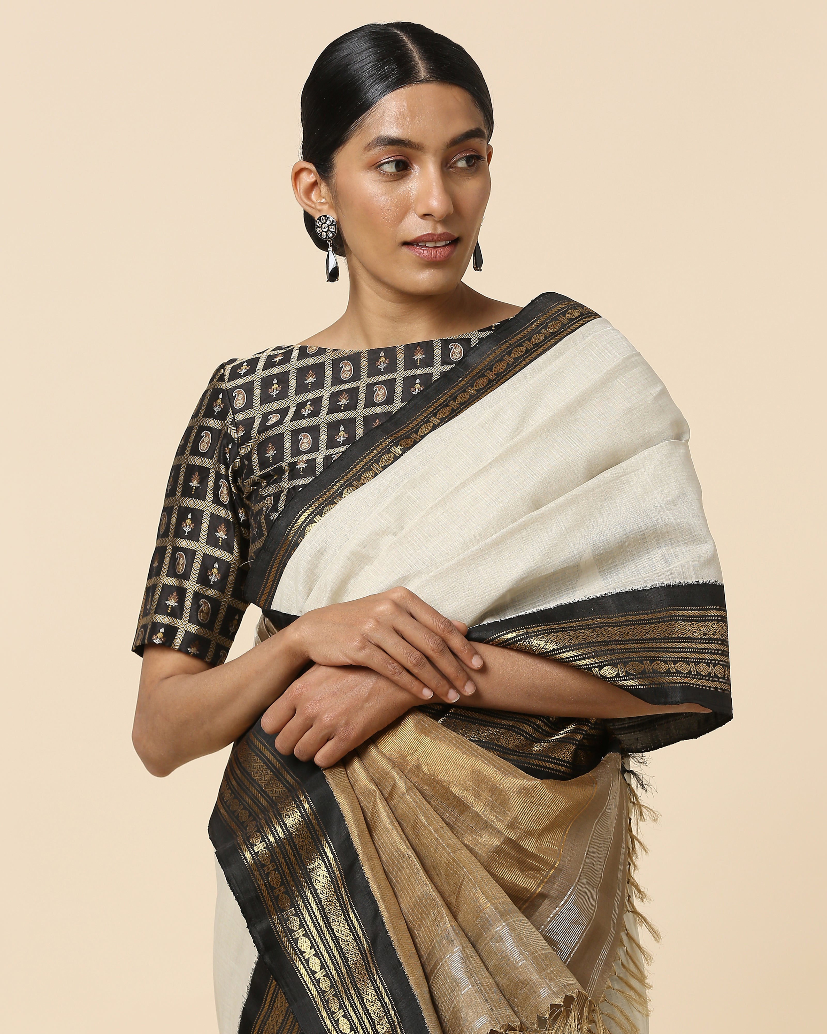 Jadora Gadwal Kuttu Weave Cotton Saree