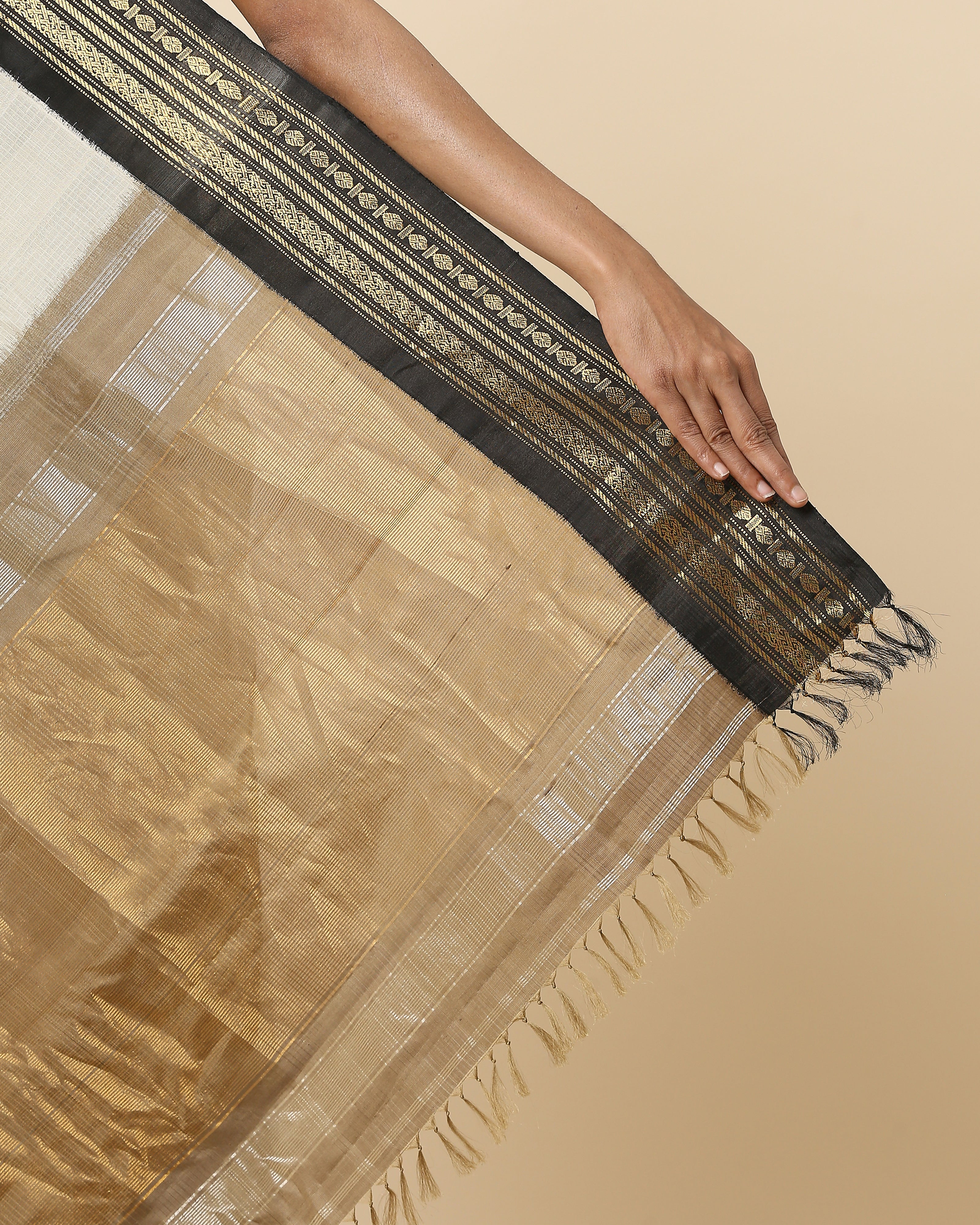 Jadora Gadwal Kuttu Weave Cotton Saree