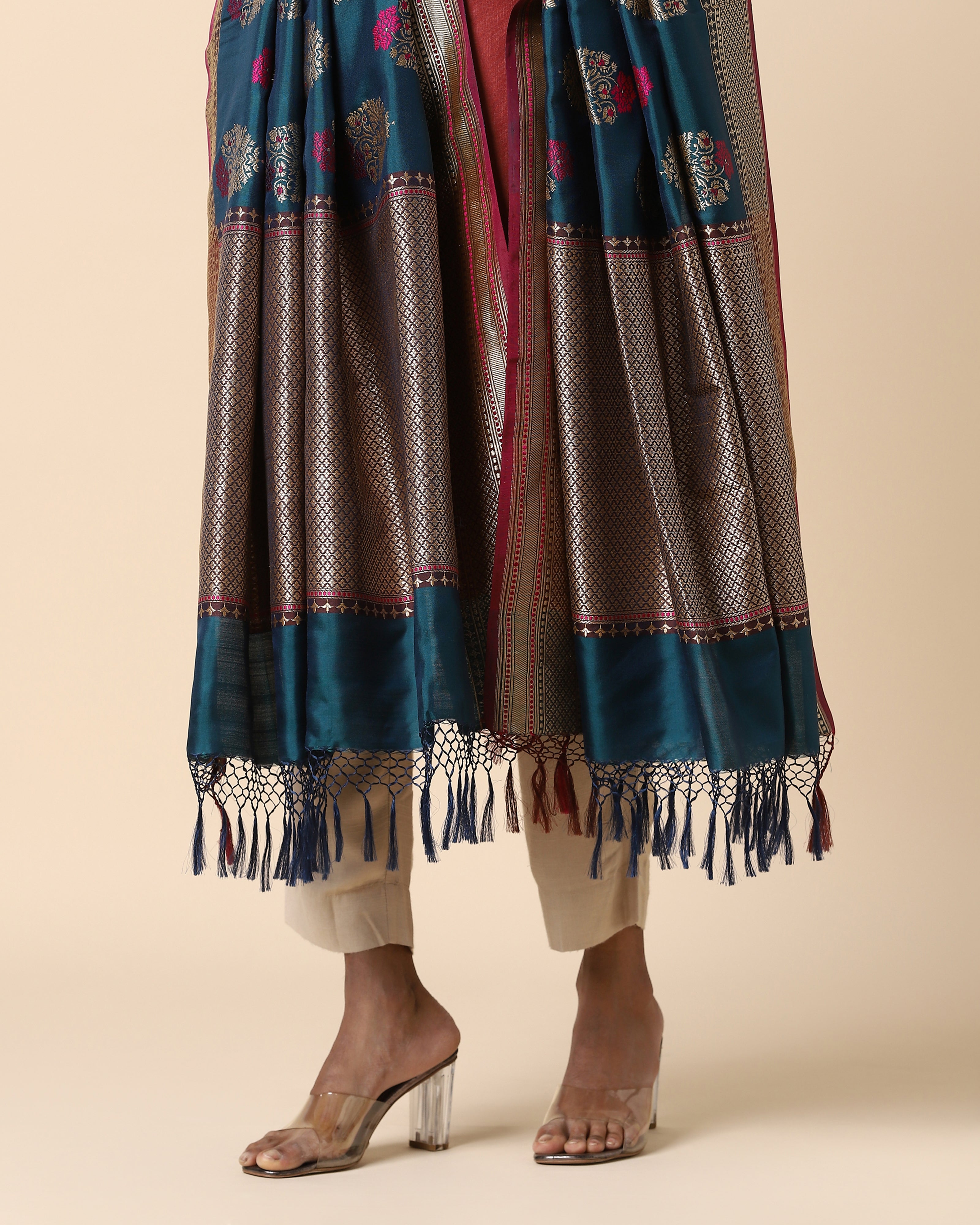 Ninarika Banarasi Ektara Kadwa Silk Dupatta