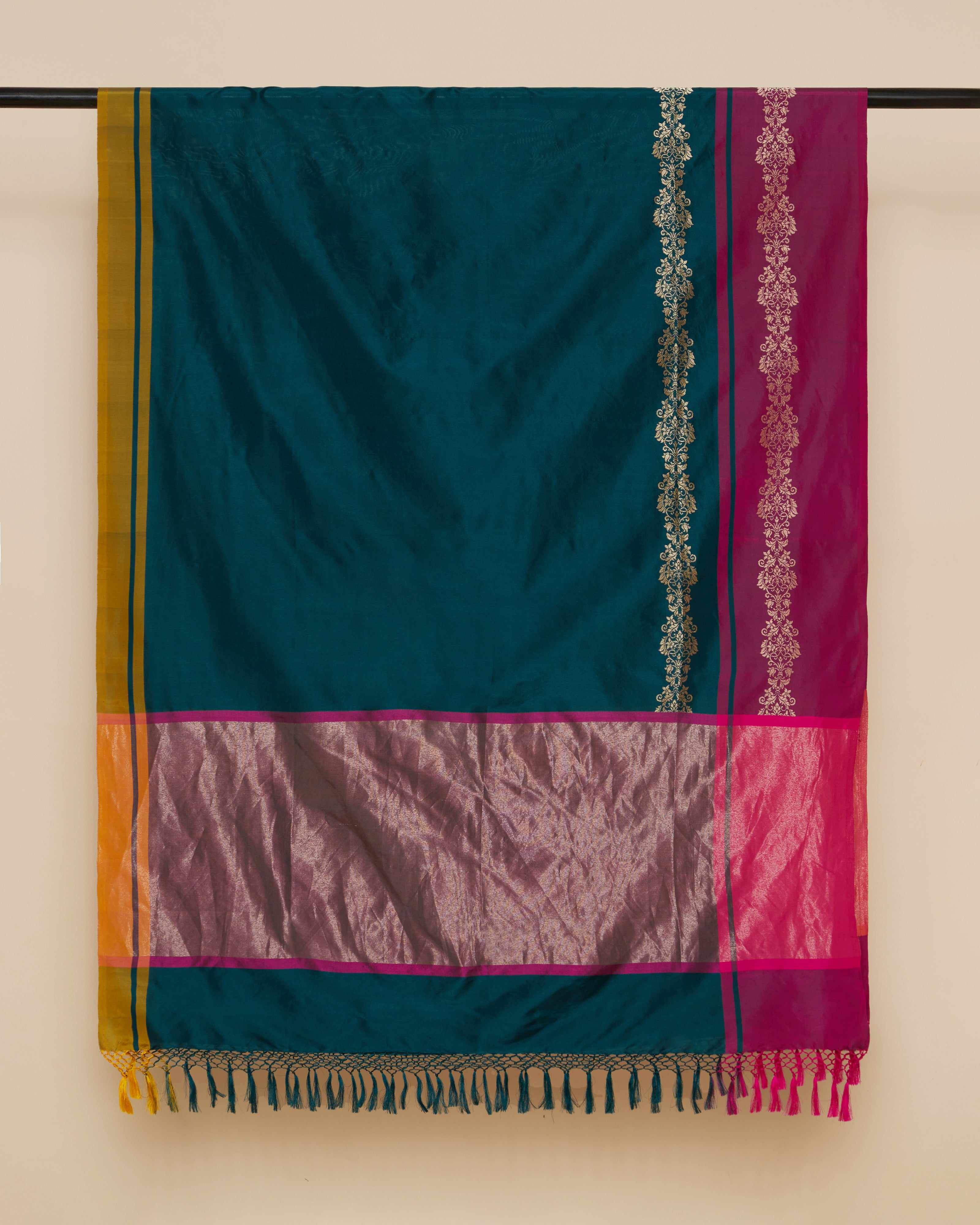 Daris Banarasi Kadwa Silk Dupatta