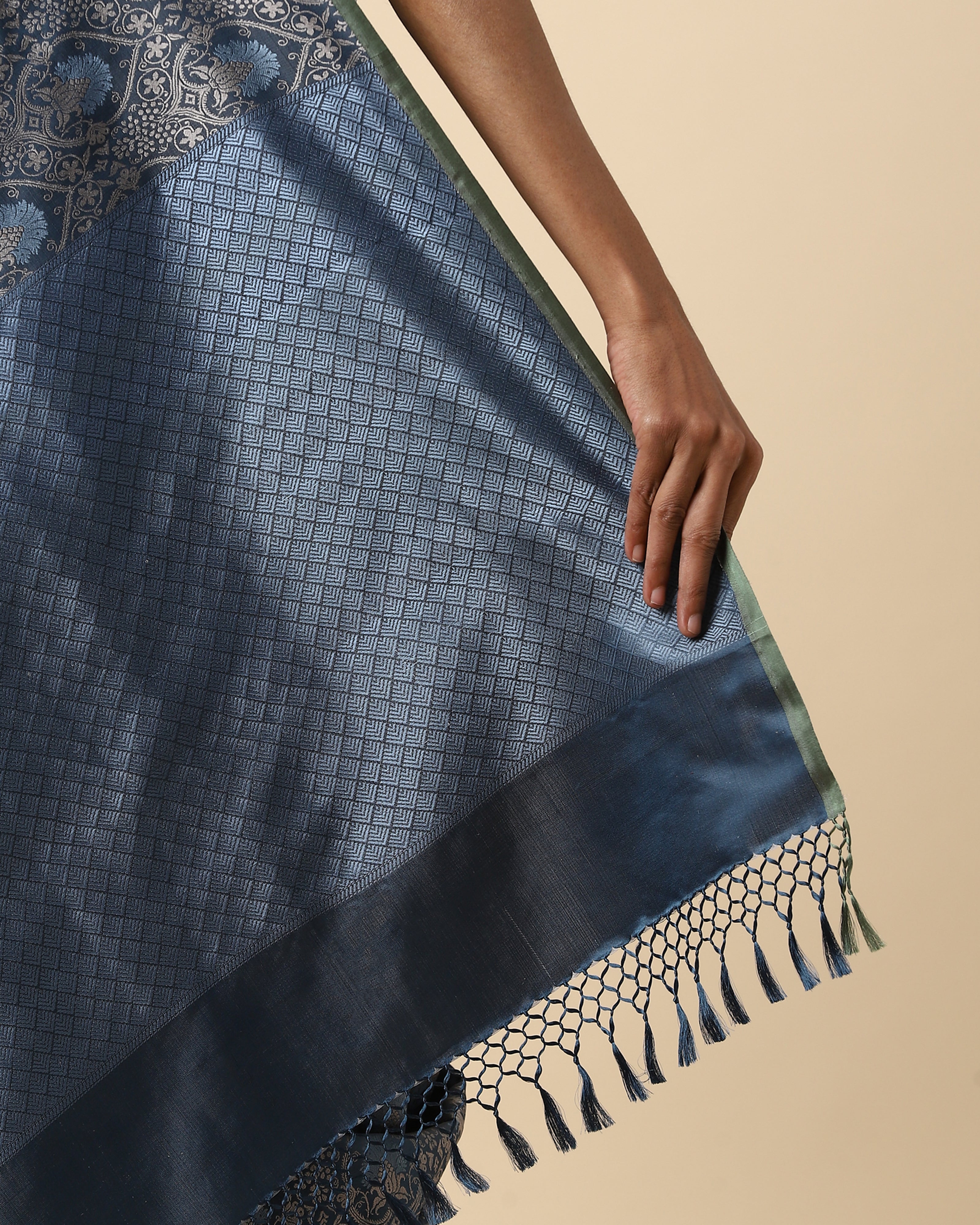 Laveline Banarasi Tanchoi Silk Saree