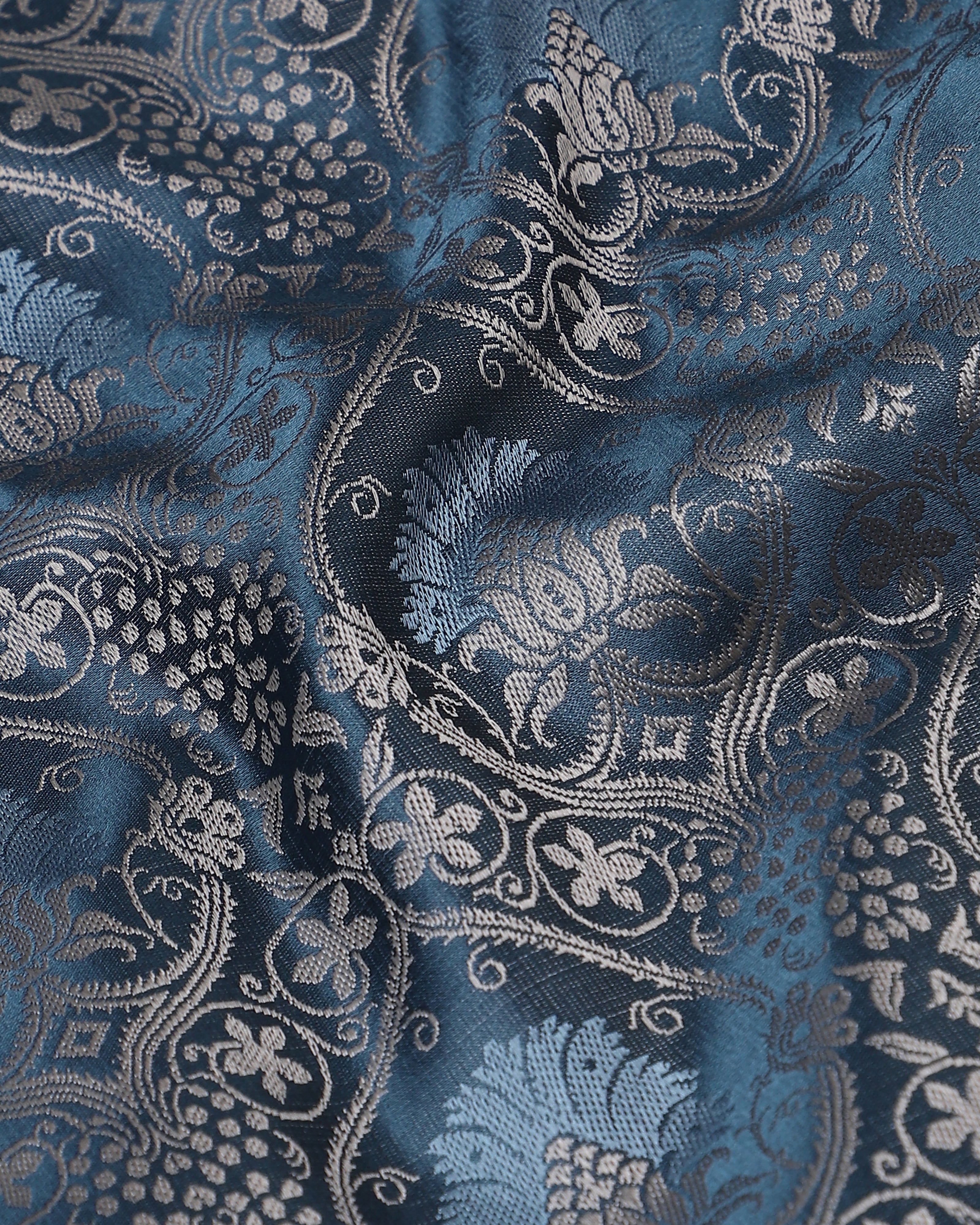 Laveline Banarasi Tanchoi Silk Saree