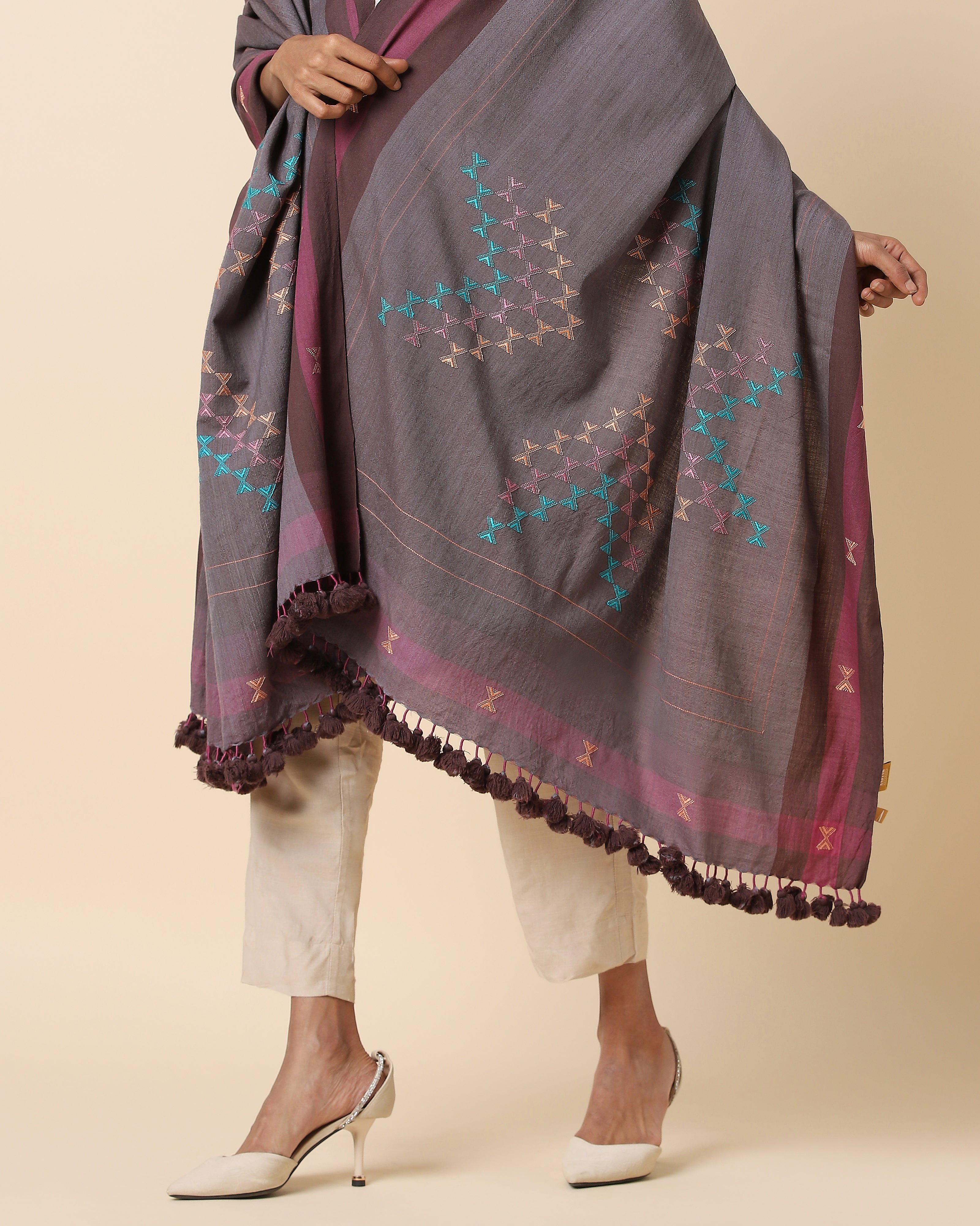 Shahinaz Extra Weft Woolen Shawl - Dark Brown