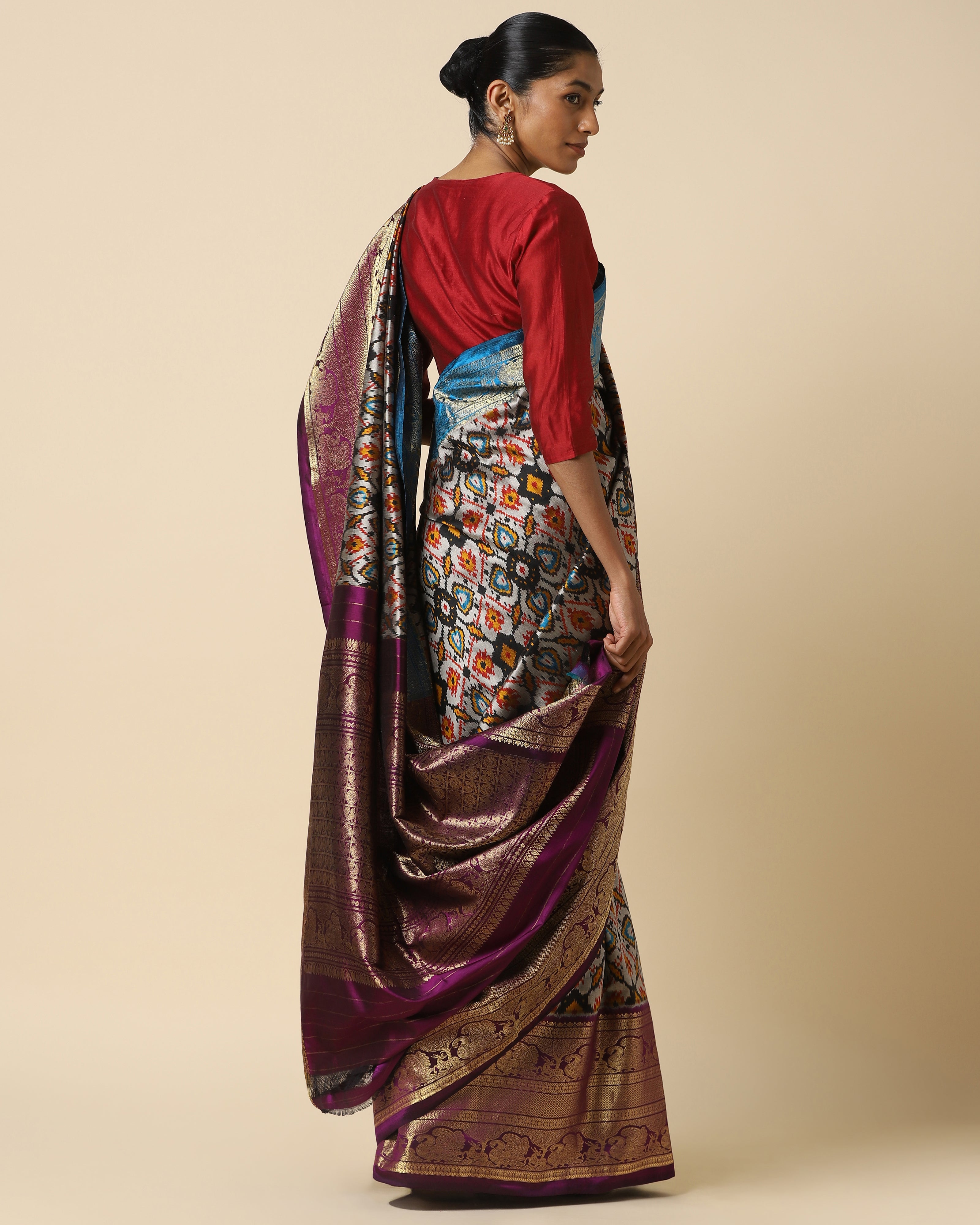 Ektaa Weft Ikat Silk Saree