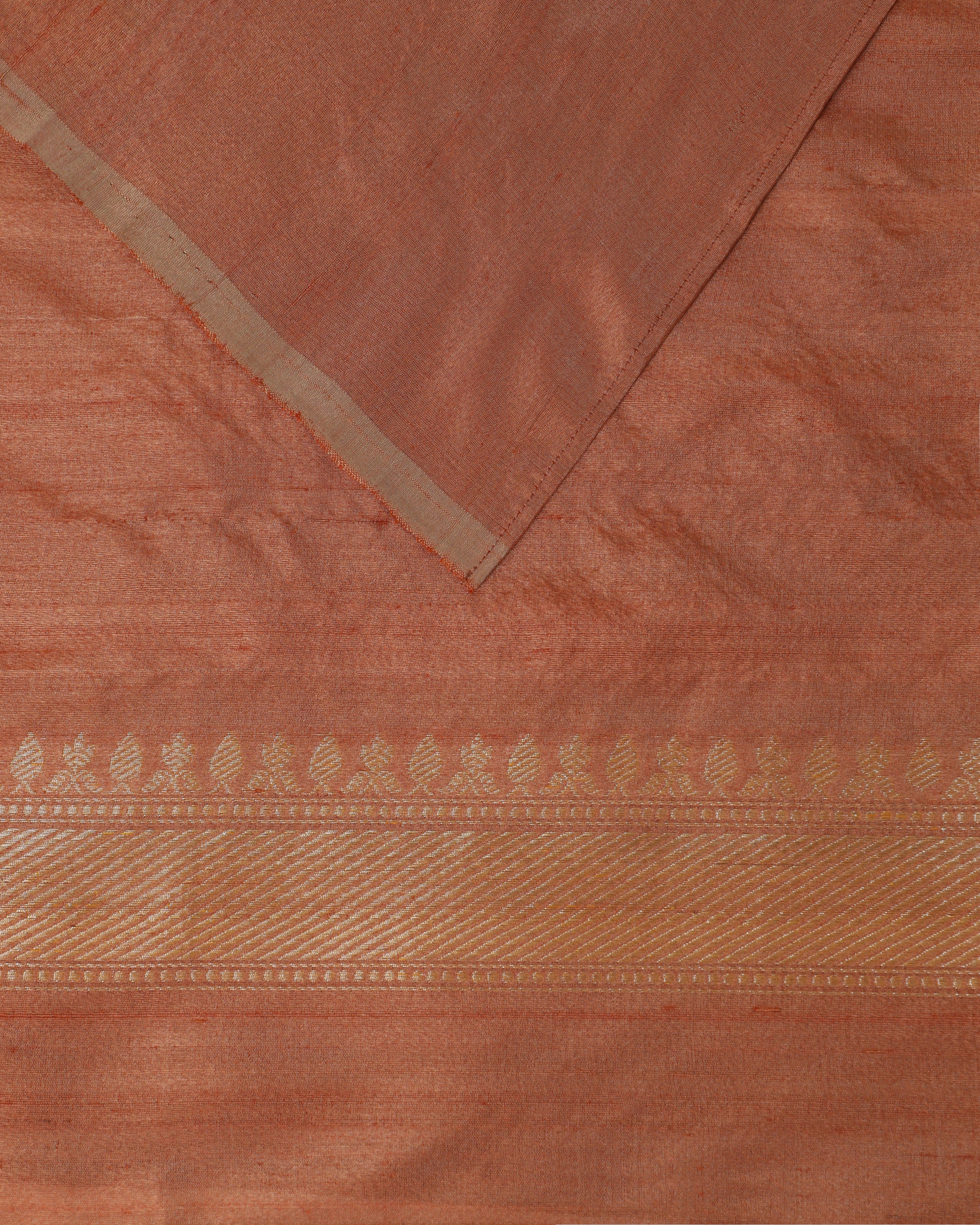 Aariv Kadwa Silk Saree