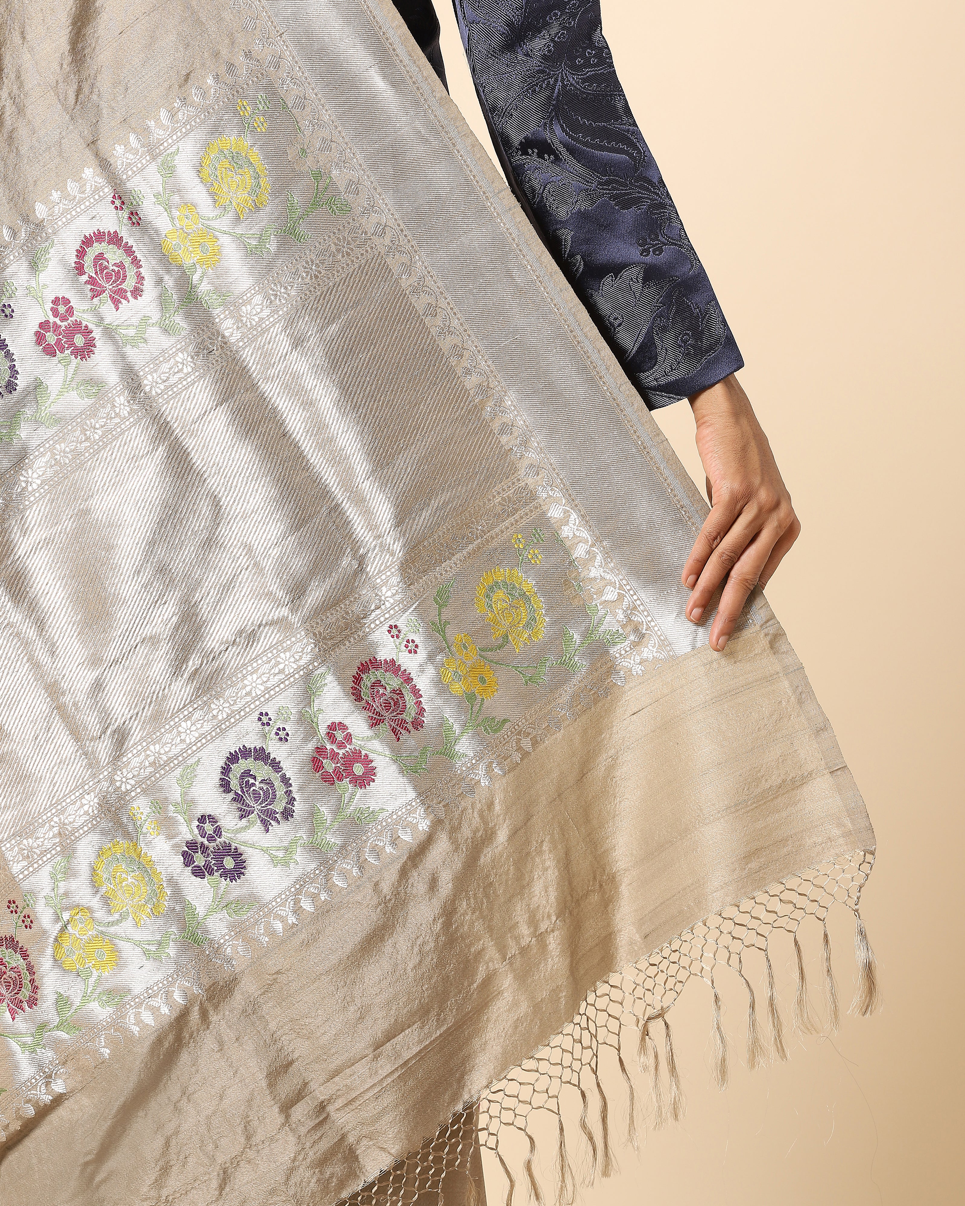 Aariv Kadwa Silk Saree