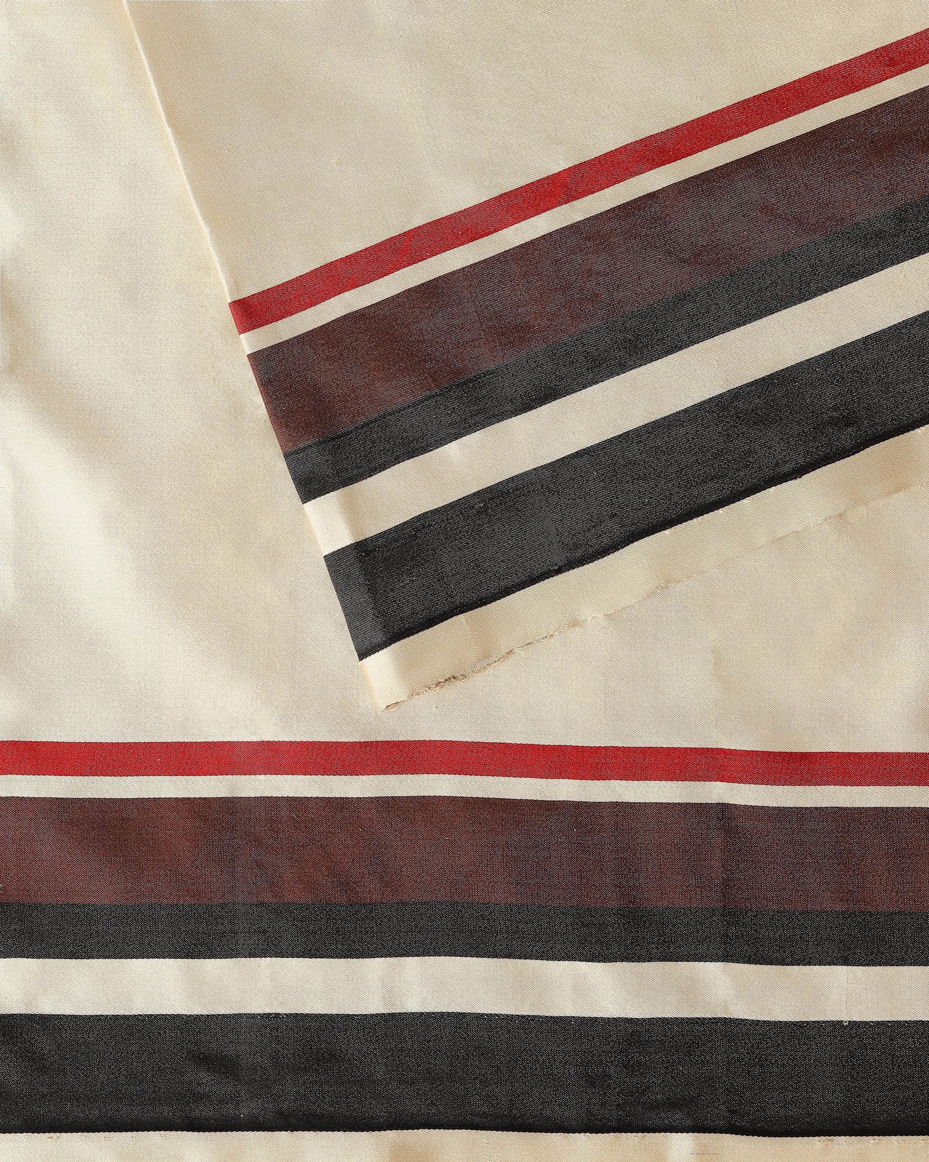 Hrutvi Banarasi Tanchoi Silk Saree