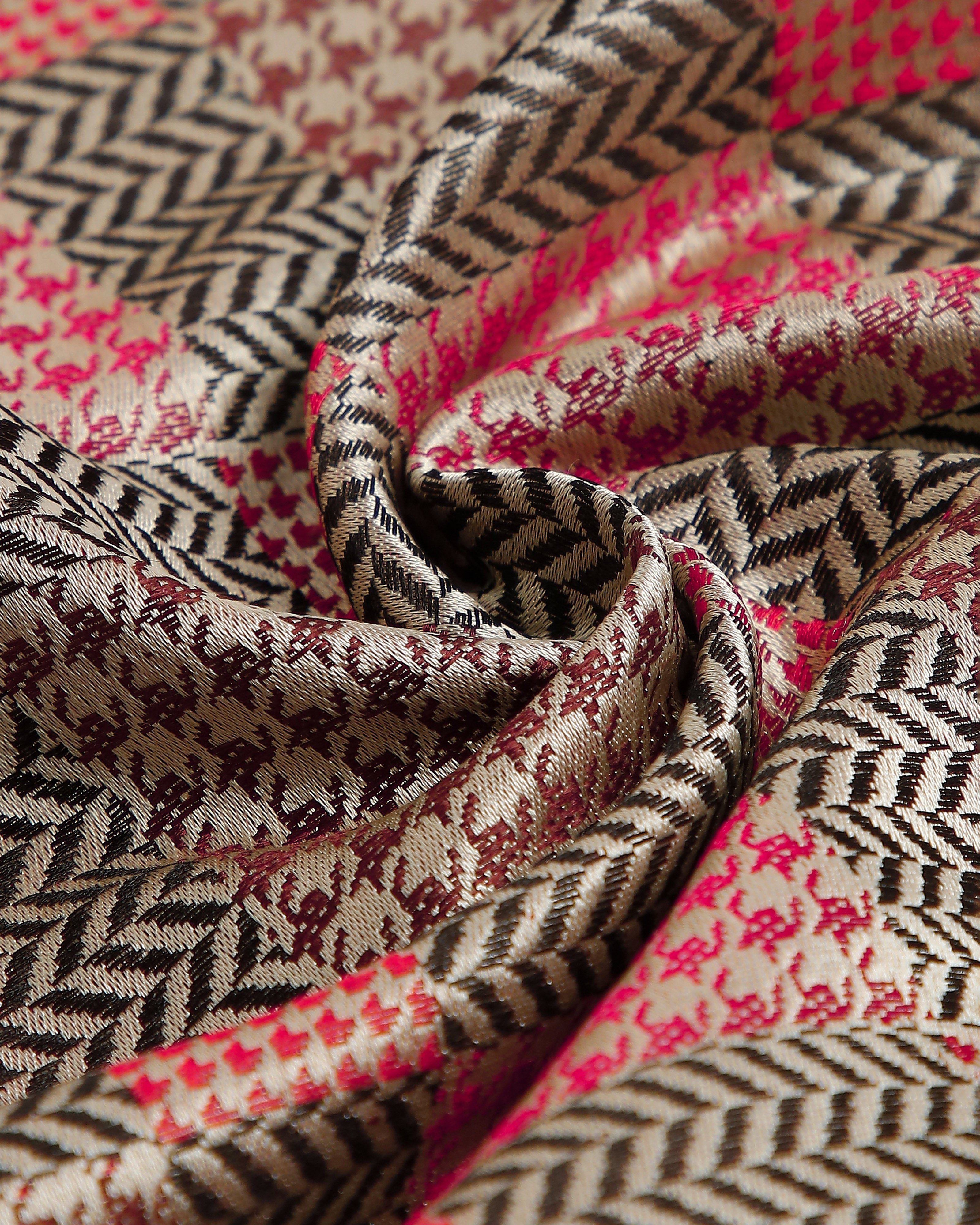 Hrutvi Banarasi Tanchoi Silk Saree