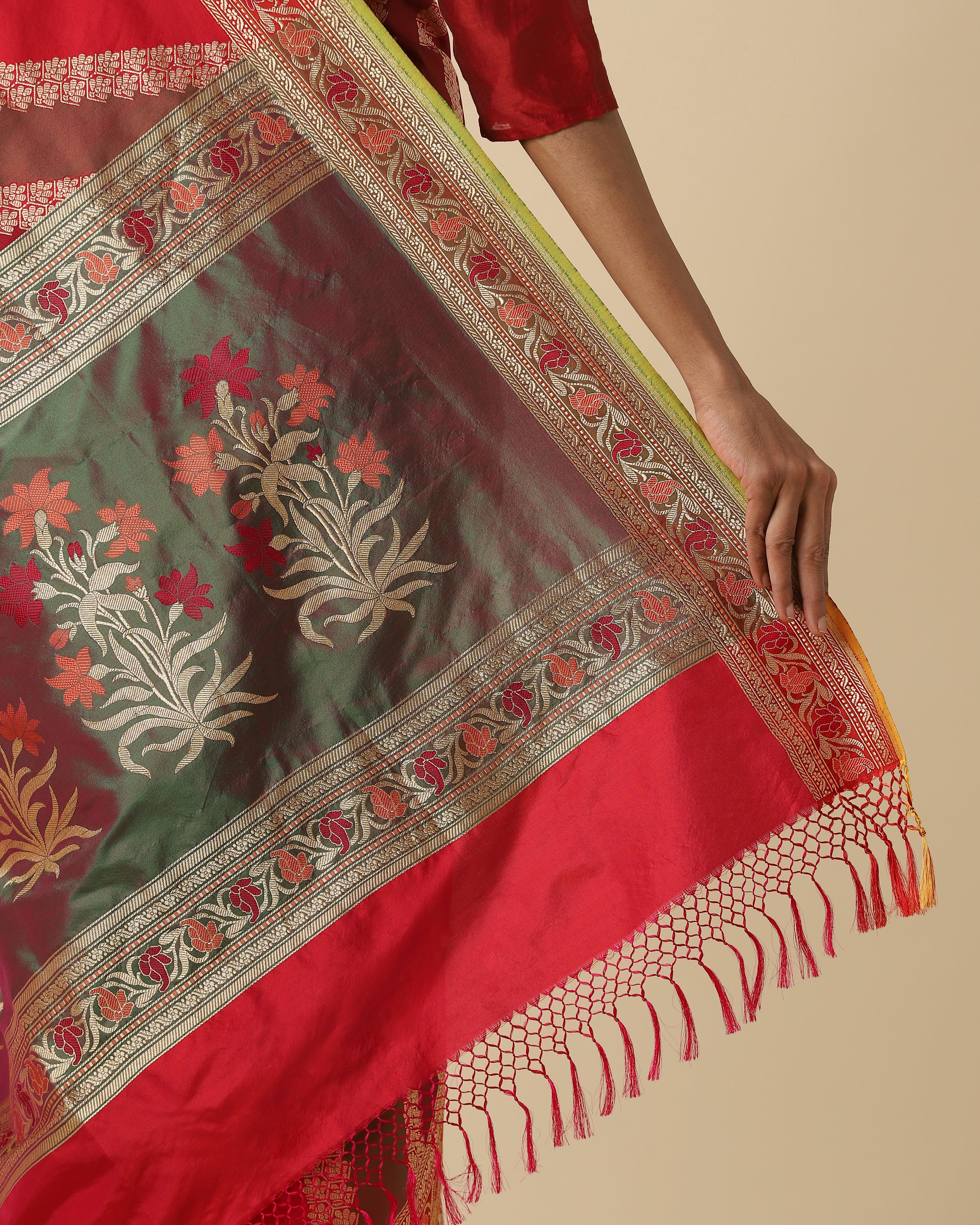 Vivaan Kadwa Silk Saree