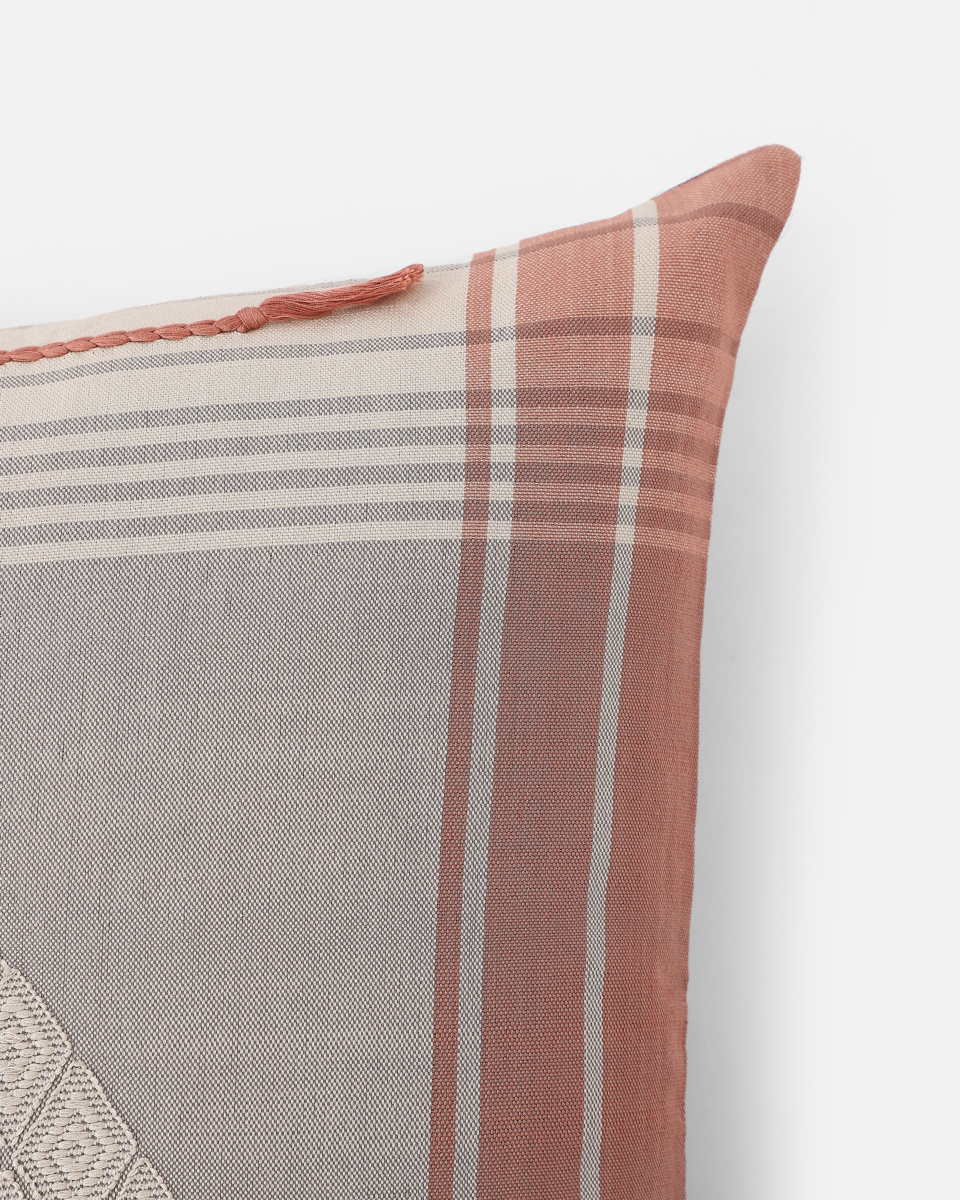 Kimi Bhujodi Extra Weft Cotton Cushion Cover