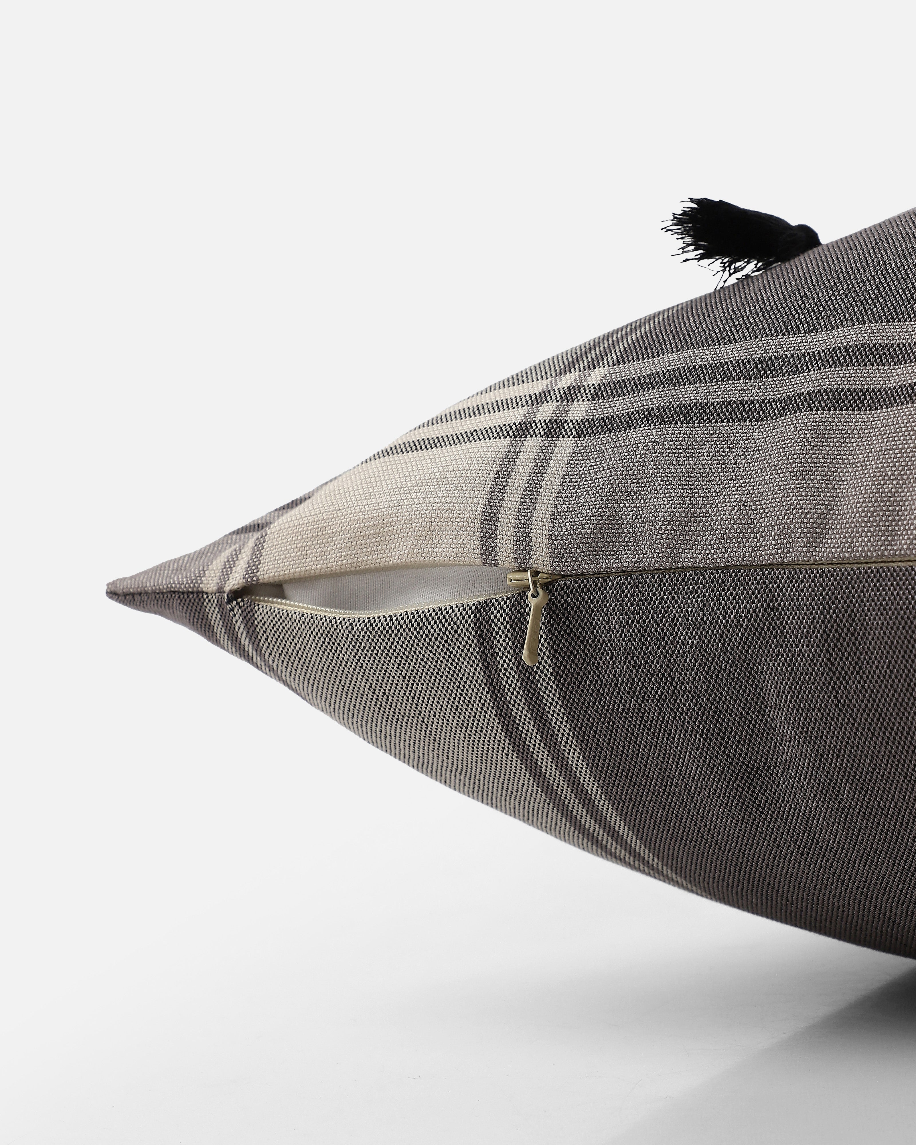 Rimmi Bhujodi Extra Weft Cotton Cushion Cover