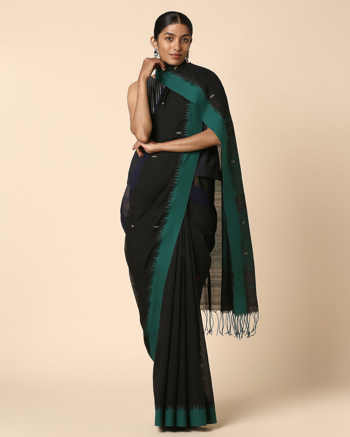 Buy Chaitra Angara Jala Dark Black Cotton Saree | Aadyam