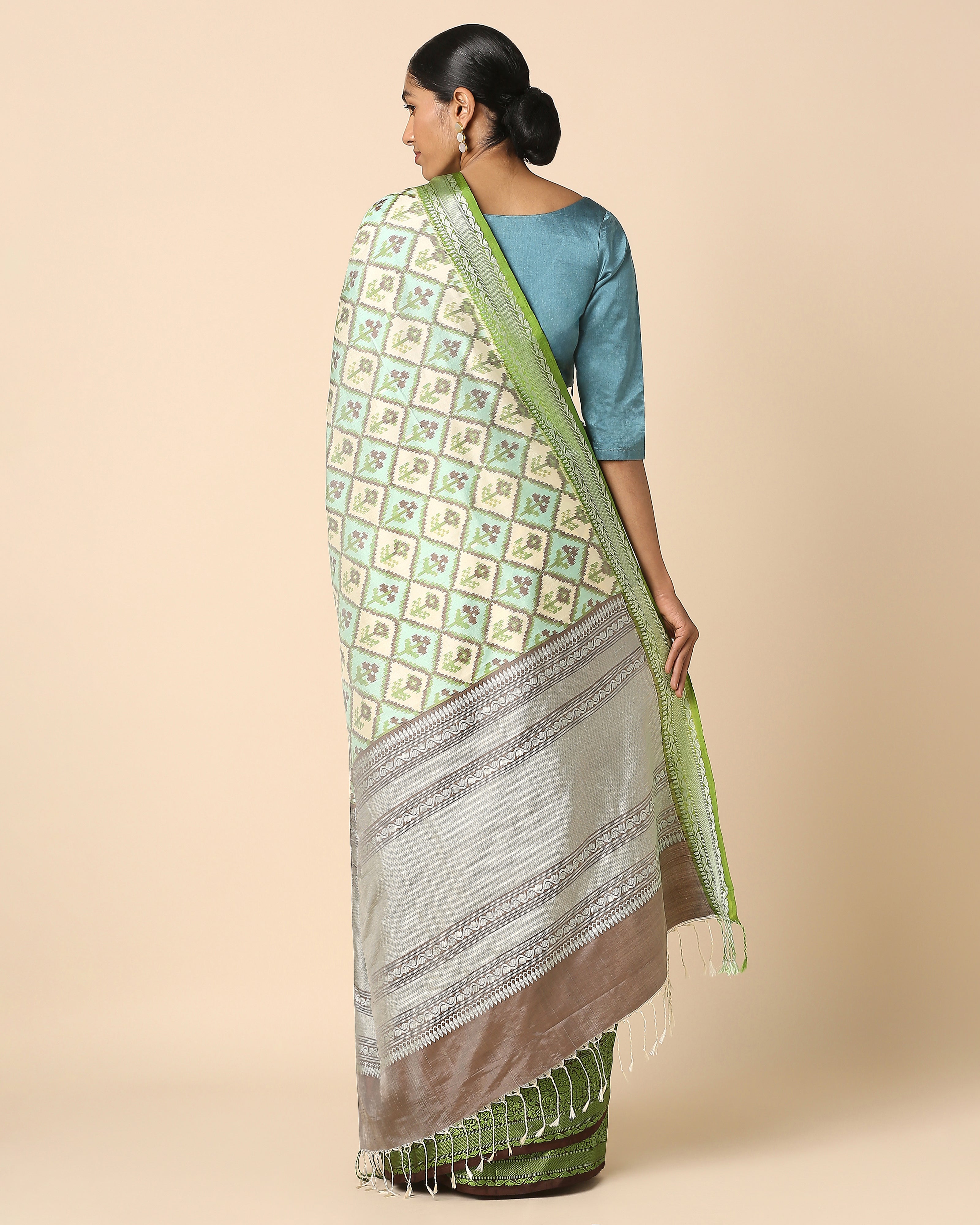 Minda Pochampally Weft Ikat Silk Saree