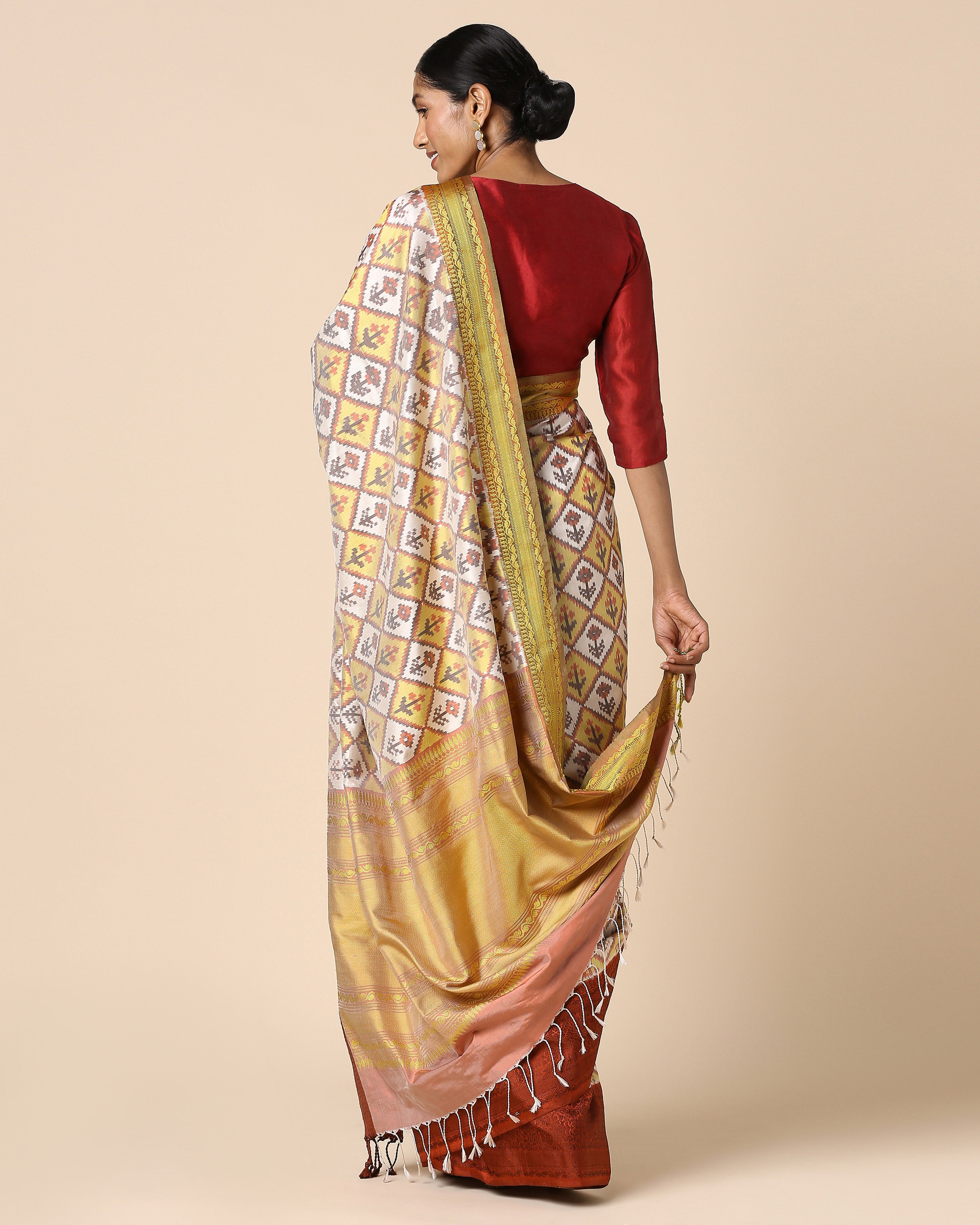 Minda Pochampally Weft Ikat Silk Saree