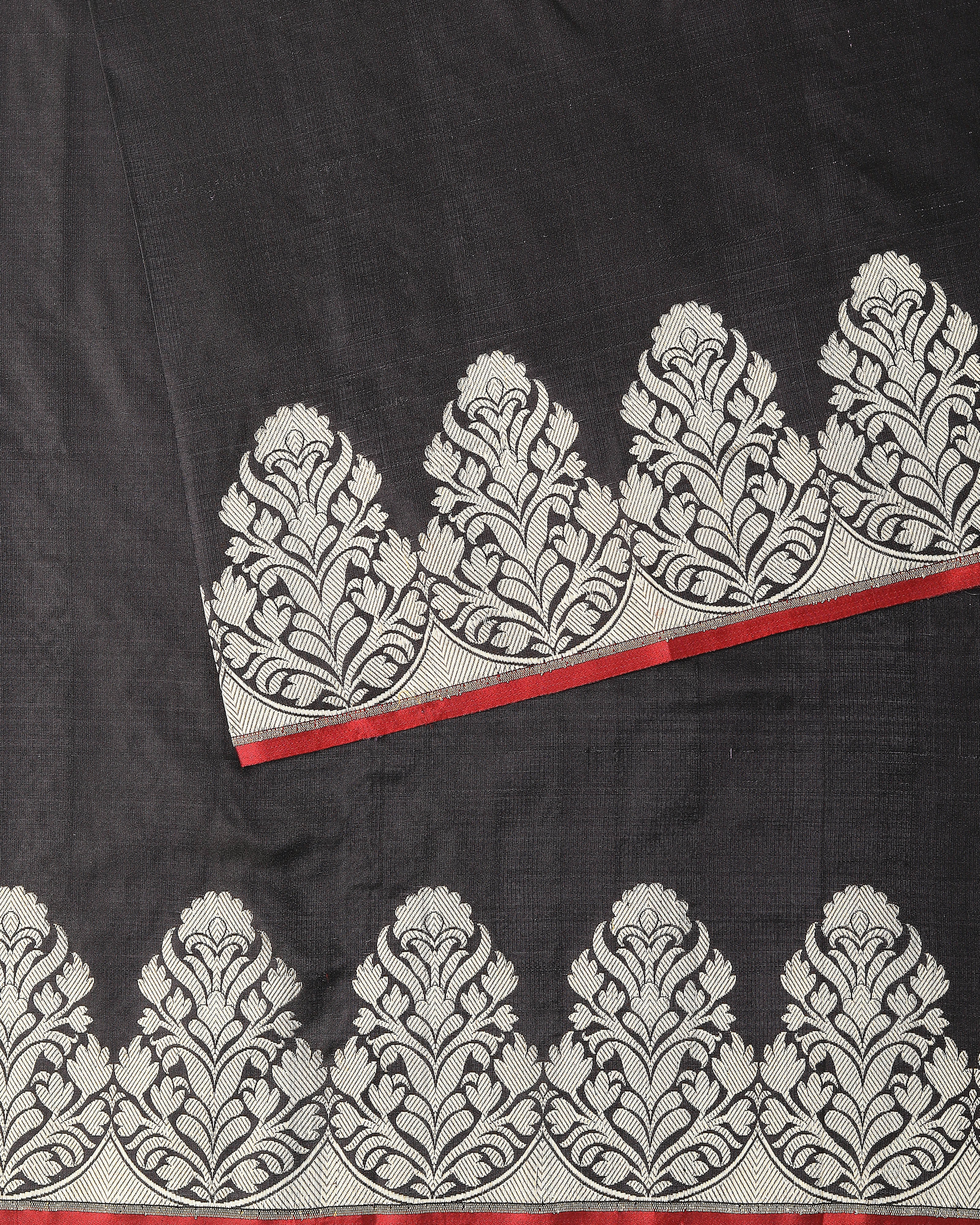 Tvarita Banarasi Tanchoi And Kadwa Silk Saree