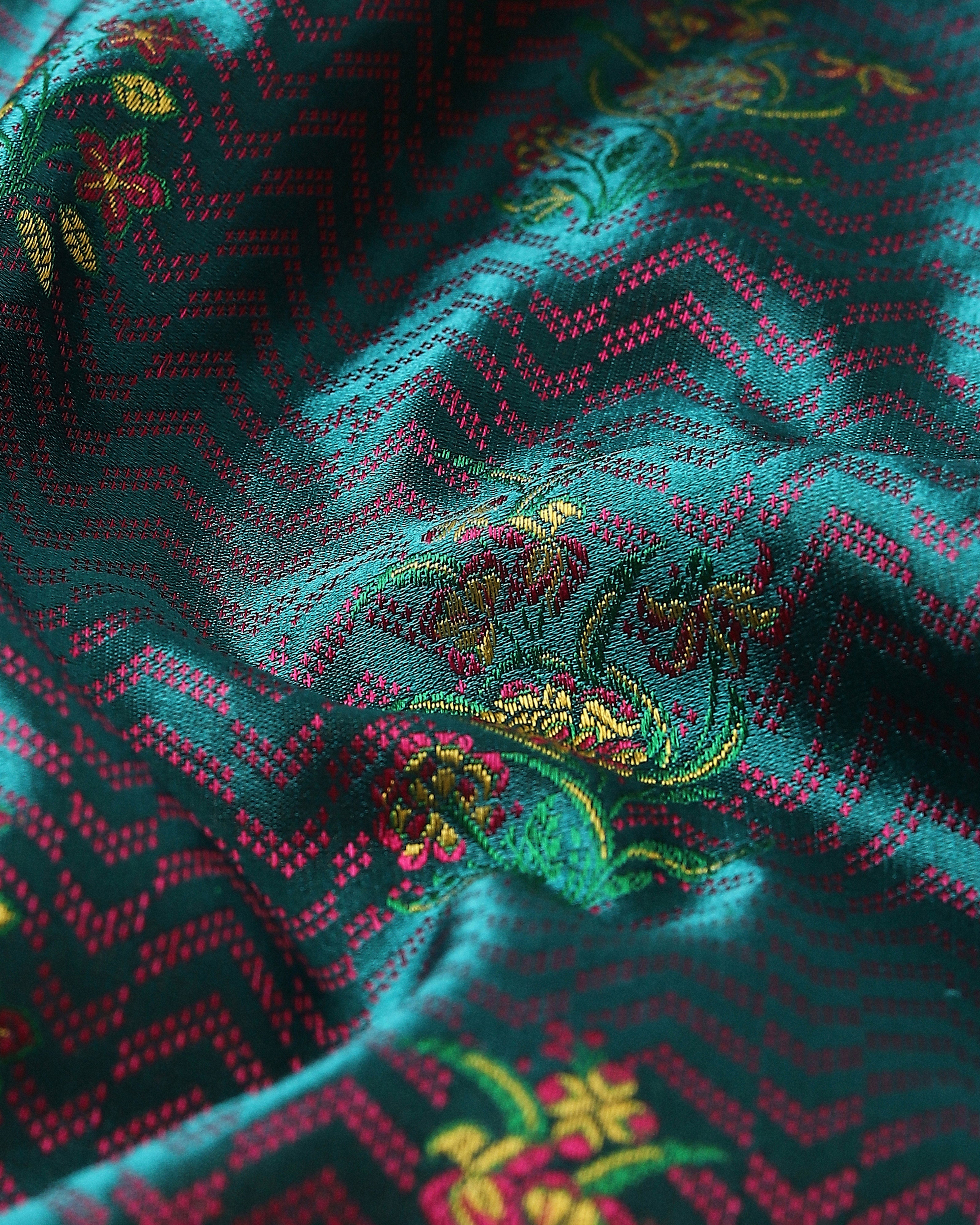 Santati Banarasi Tanchoi And Kadwa Silk Saree