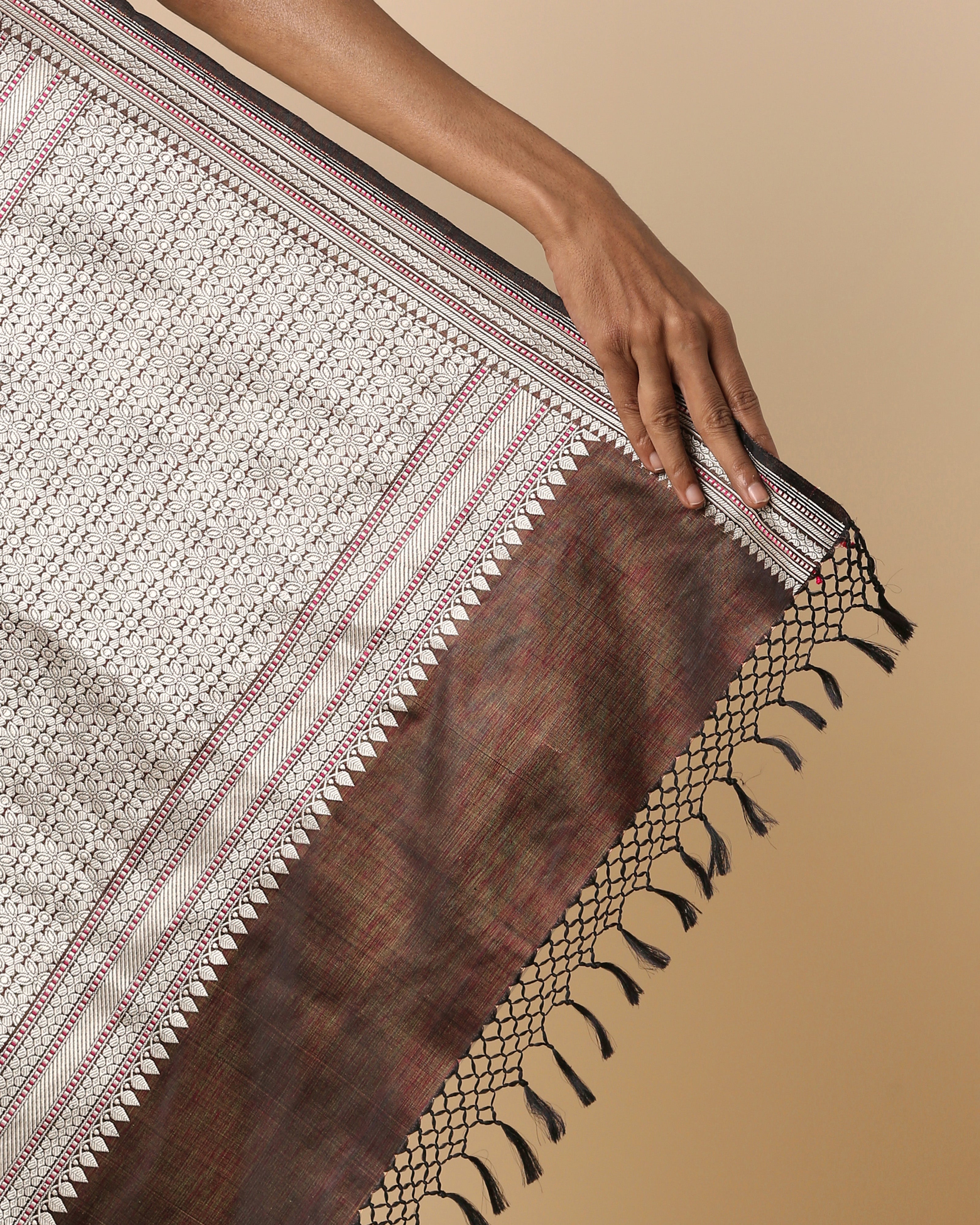 Consola Banarasi Tanchoi And Kadwa Silk Saree