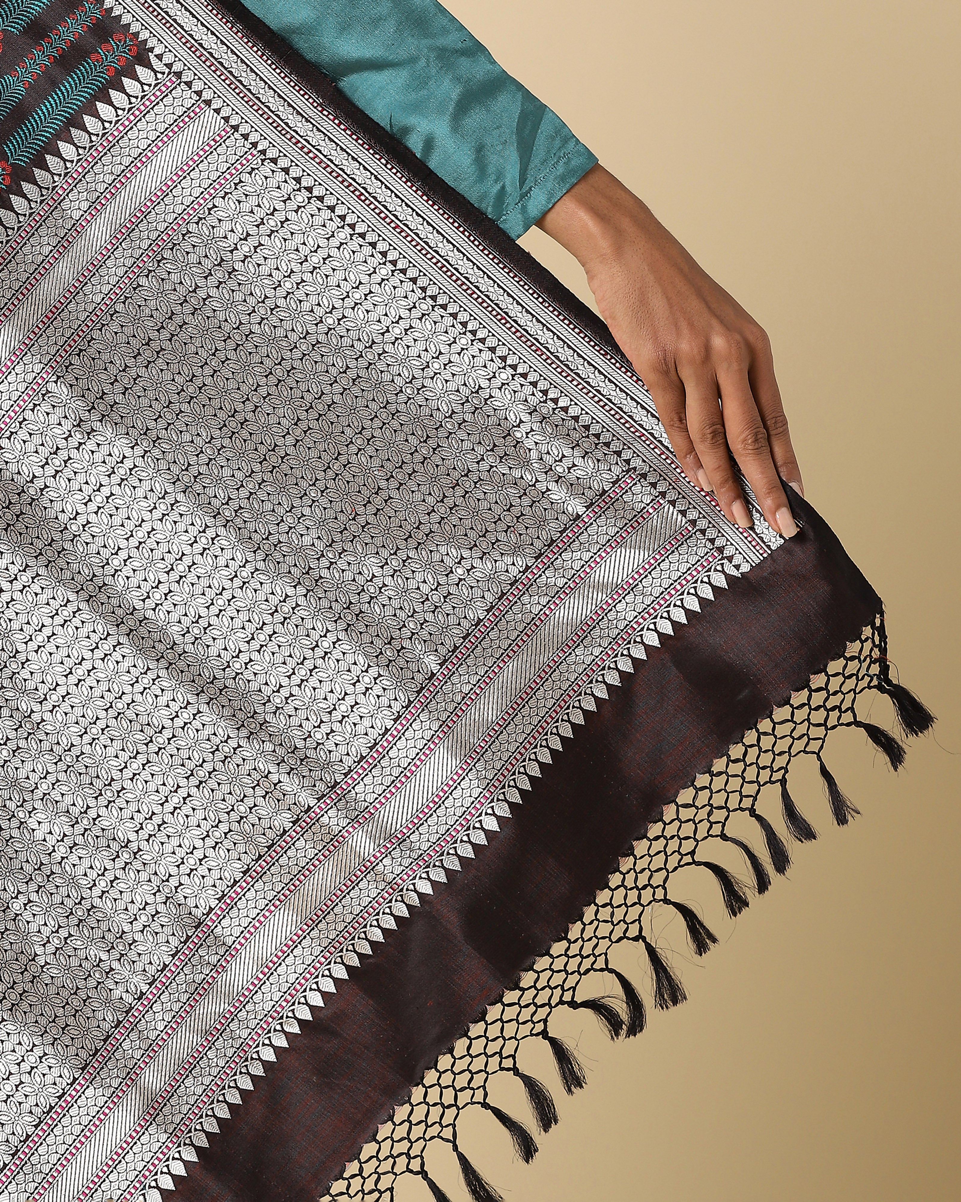 Consola Banarasi Tanchoi And Kadwa Silk Saree